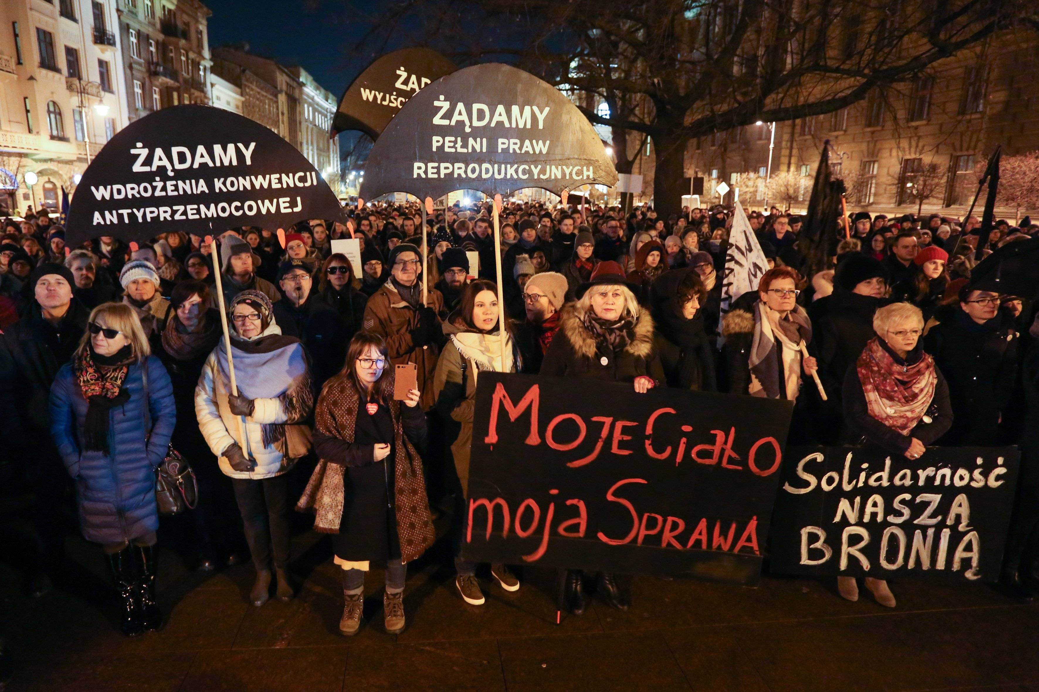 17.01.2017 Krakow .  Strajk Kobiet . Fot. Jakub Porzycki / Agencja Gazeta