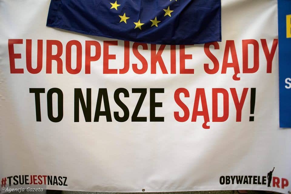 Grafika do artykułu Europejska Partia Ludowa wzywa Komisję Europejską do obrony praworządności w Polsce "wszystkimi możliwymi narzędziami"