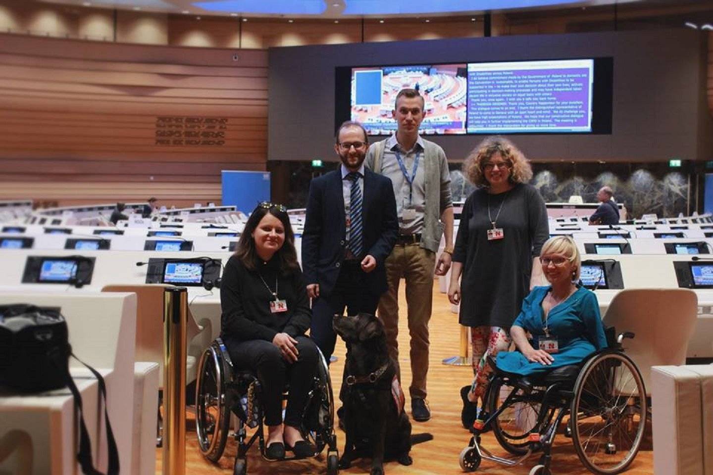 Grafika do artykułu "Absolutny przełom". Komitet ONZ mówi Polsce, jak ma przestrzegać praw osób z niepełnosprawnością