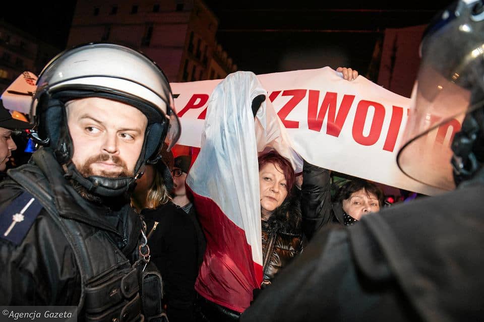 Grafika do artykułu Sąd uniewinnił uczestników blokady marszu narodowców 11 listopada 2017 roku we Wrocławiu