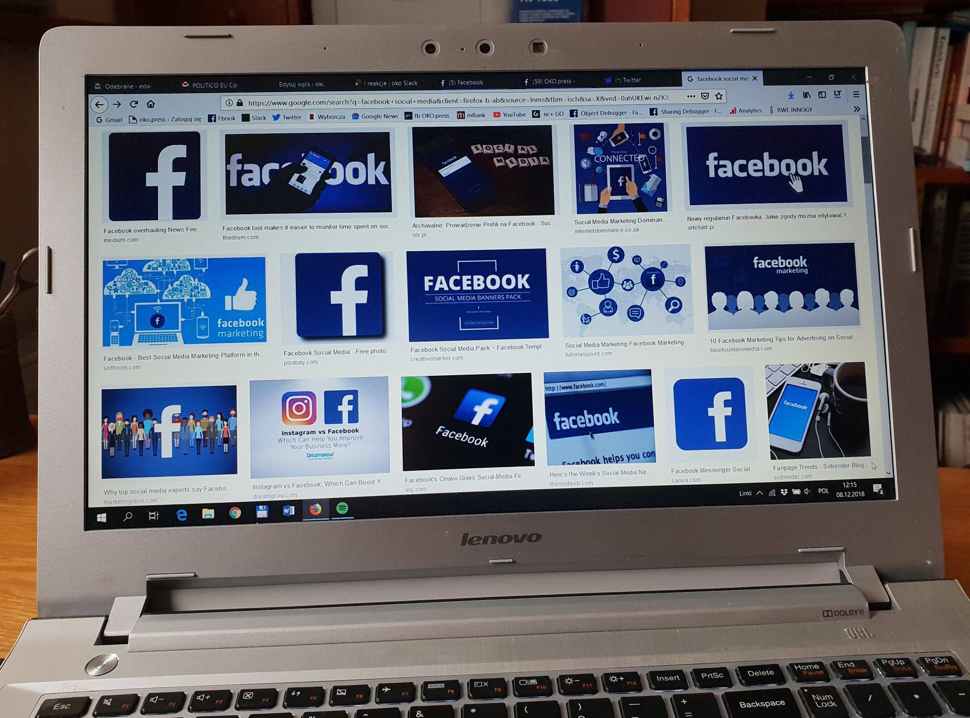 Ekran laptopa, na którym wyświetlnae są różne ikony Facebooka
