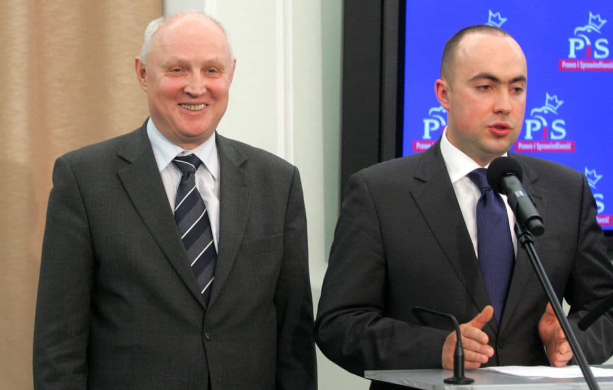 14.02.2008 WARSZAWA , SEJM , KONFERENCJA PIS NT. UMORZENIA DLUGU POROZUMIENIA CENTRUM
NZ. POSLOWIE PIS : WOJCIECH JASINSKI ( L ) I MAKS KRACZKOWSKI ( P )
FOT. WOJCIECH OLKUSNIK / AGENCJA GAZETA