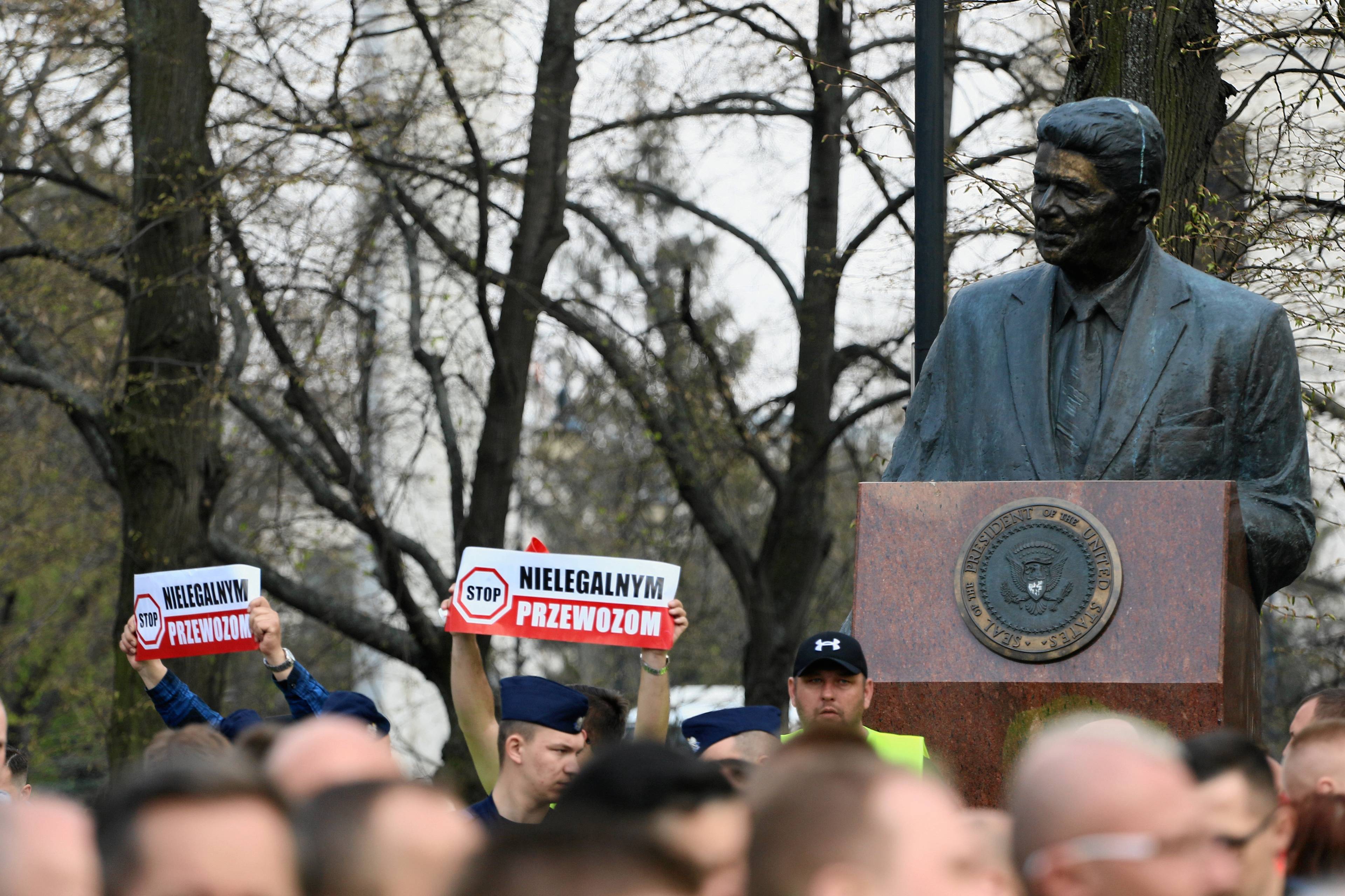 08.04.2019 Warszawa , al Ujazdowskie . Protest taksowkarzy przeciw sieci Uber i nielegalnym przewozom . Przemarsz trasa : Kancelaria Premiera , ambasada Stanow Zjednoczonych , pl Trzych Krzyzy .
Fot. Slawomir Kaminski / Agencja Gazeta