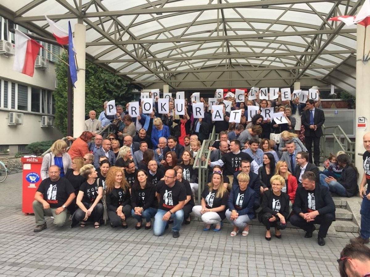 Pikiety #MuremzaKrasoniem, sprzeciwiające się karnym delegacjom odbyły się w lipcu kilkunastu miastach w Polsce, źródło: stowarzyszenie prokuratorów Lex Super Omnia