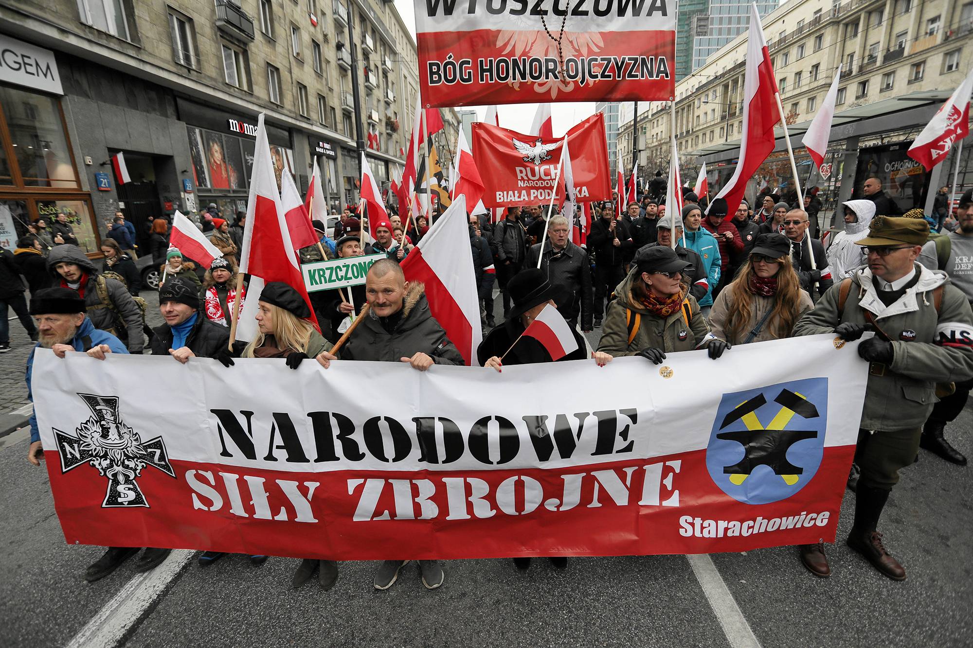 11.11.2019  Warszawa . Marsz Niepodleglosci z ronda Dmowskiego na blonia Stadionu Narodowego z okazji Narodowego Swieta Niepodleglosci . 

Nationalists , carrying Polish flags , as they march through the streets of Warsaw to mark Poland ' s Independence Day in Warsaw , Poland , Sunday , Nov . 11 , 2019
Fot. Slawomir Kaminski / Agencja Gazeta