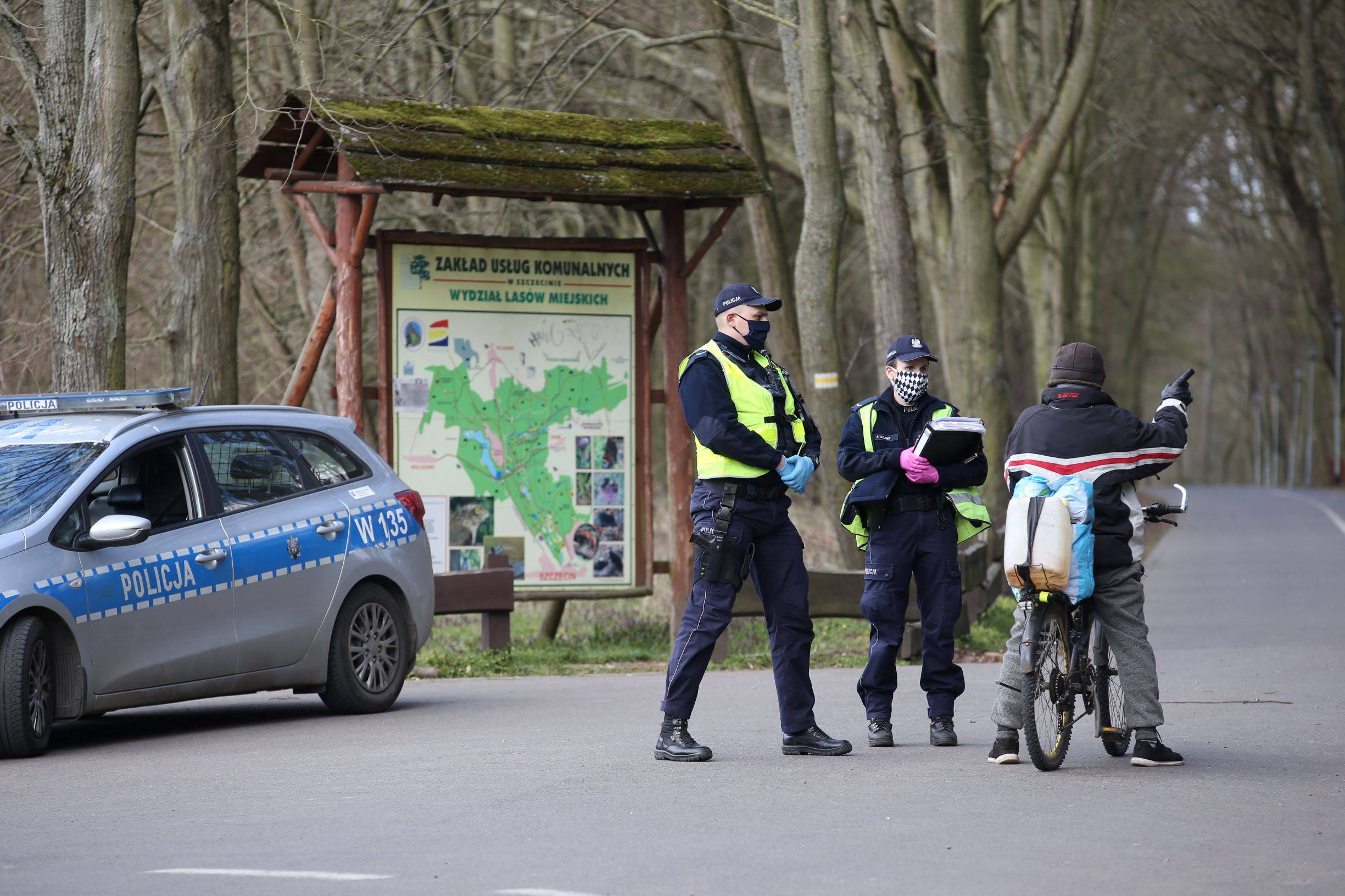 Jazda na rowerze po parku może spowodować interwencję policji