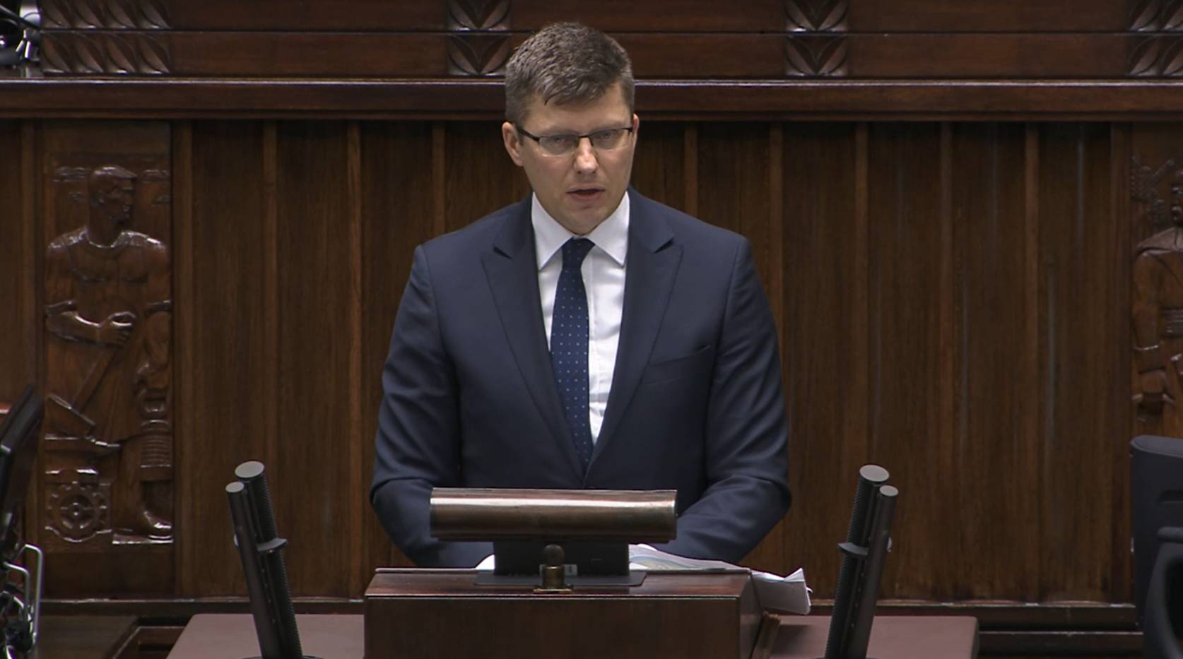 Wiceminister Marcin Warchoł przemawia w sejmie. Tematem edukacja seksualna