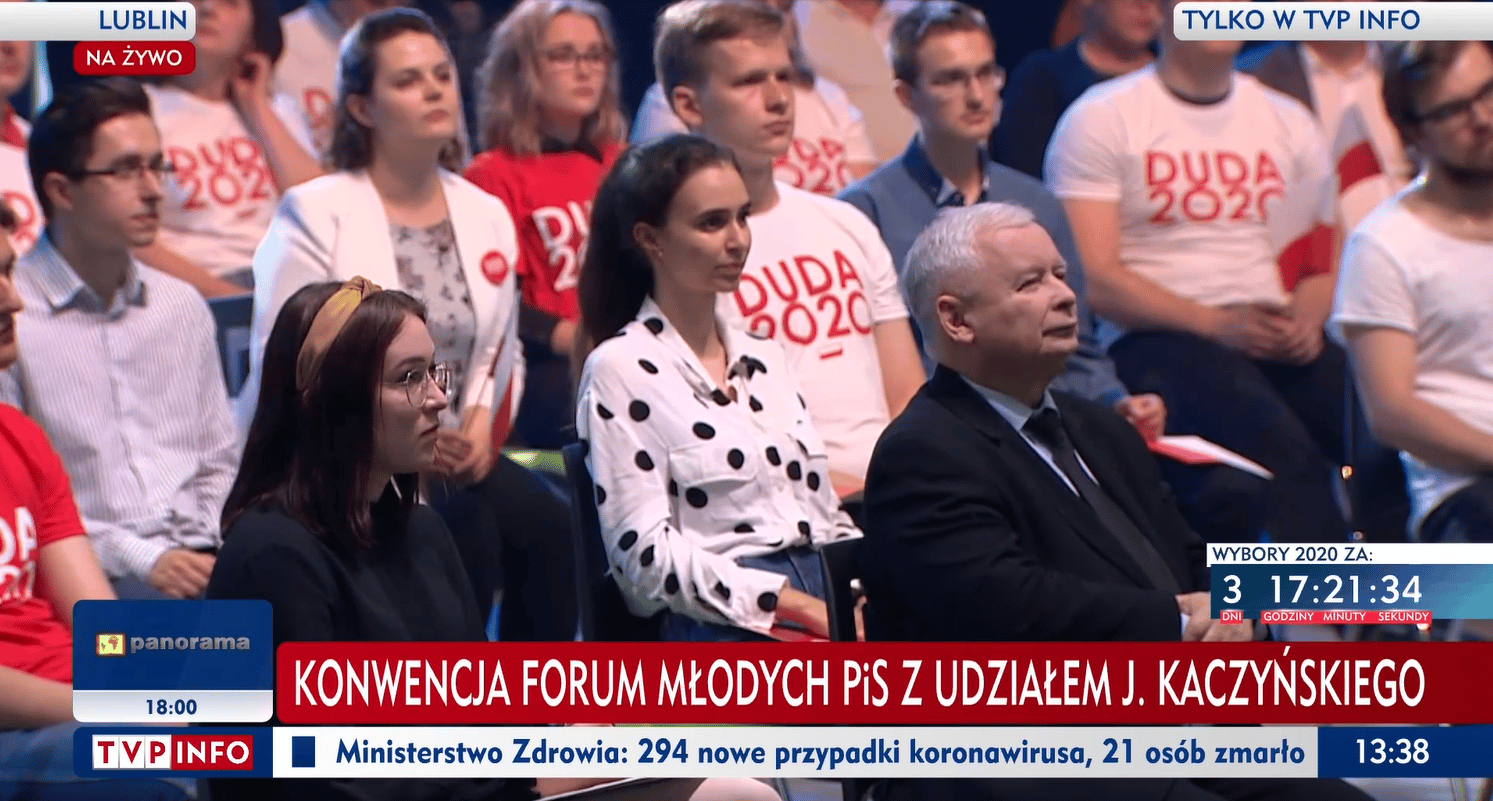 Jarosław Kaczyński i młodzi z PiS podczas Forum Młodych PiS