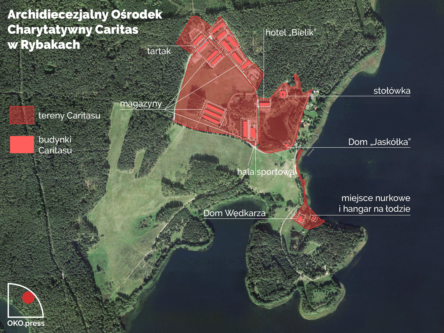 Mapa Rybak z oznaczeniem terenów oraz budynków wchodzących w skład Archidiecezjalnego Ośrodka Charytatywnego Caritas Archidiecezji Warmińskiej w Rybakach, w tym m.in. hotel, hala sportowa, magazyny i dwa domy nad jeziorem.