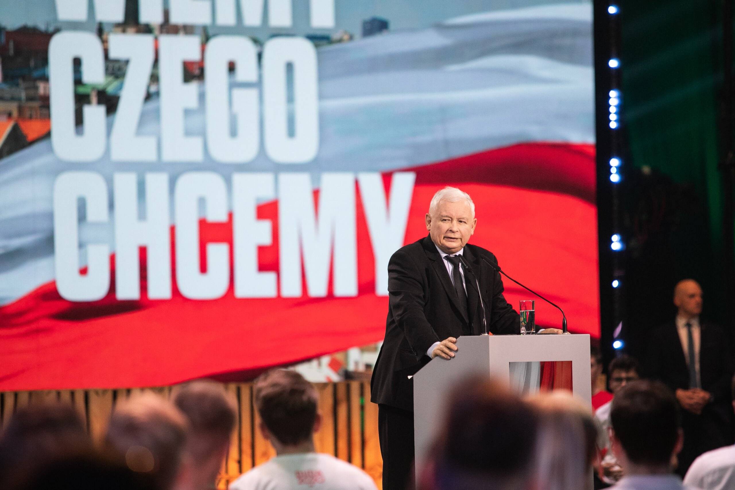 Jarosław Kaczyński przemawia do członków PiS