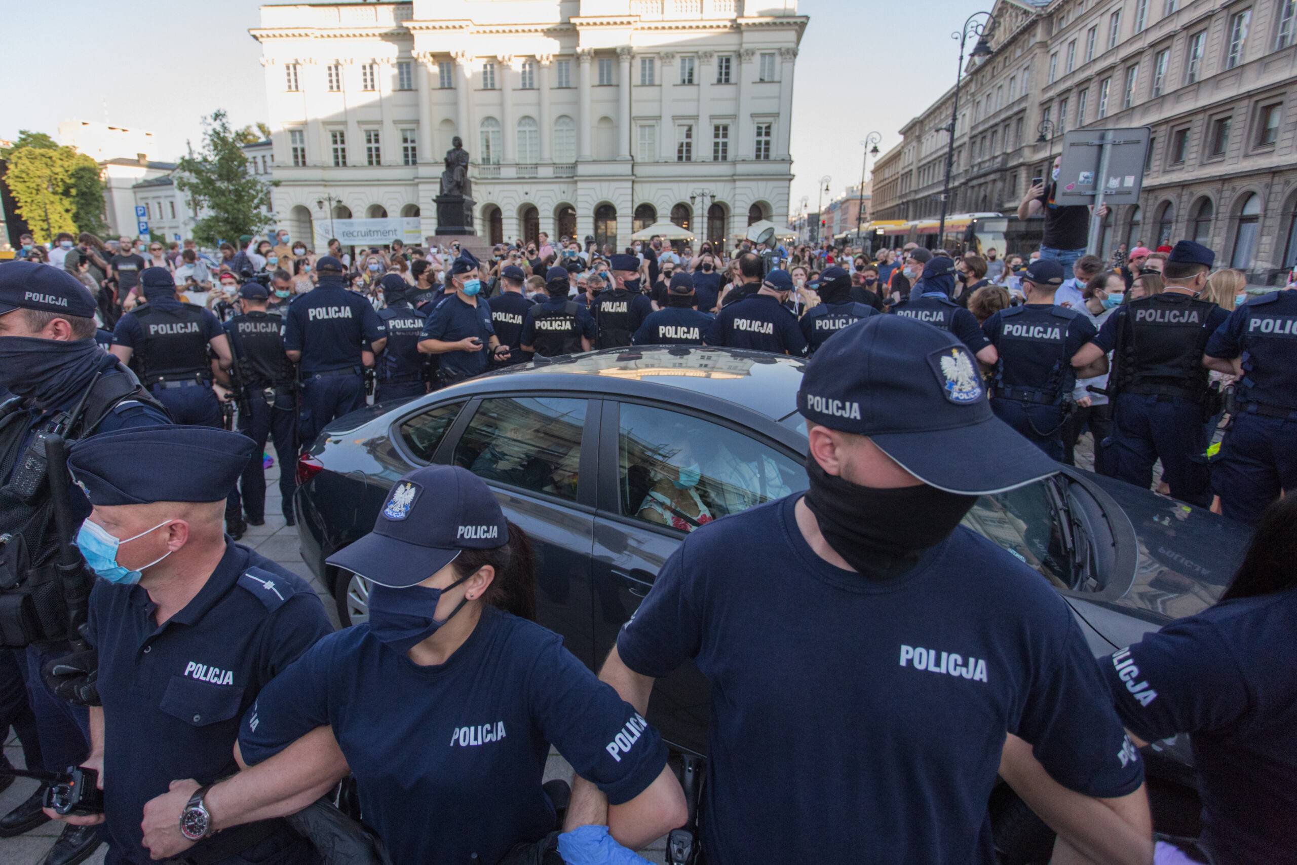 07.08.2020 Warszawa . ulica Solec . Blokada aresztowania aktywistki KPH .
Fot. Adam Stepien / Agencja Gazeta