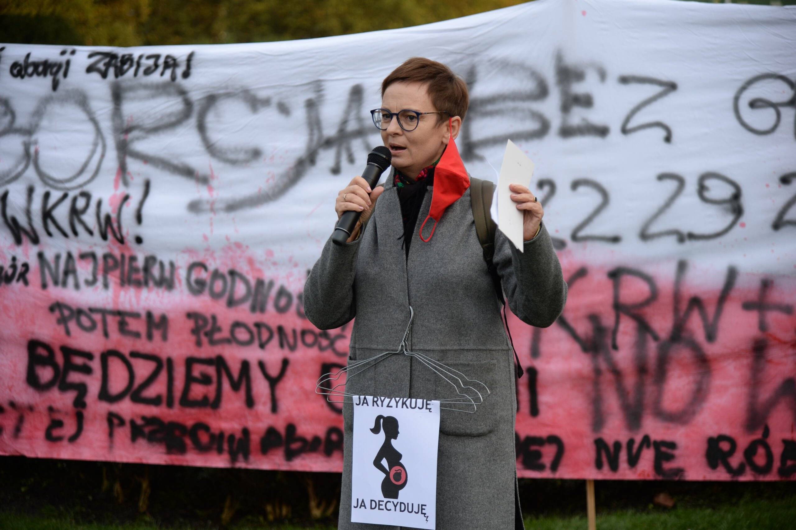 Inga Iwasiów podcas protestu kobiet w Szczecinie