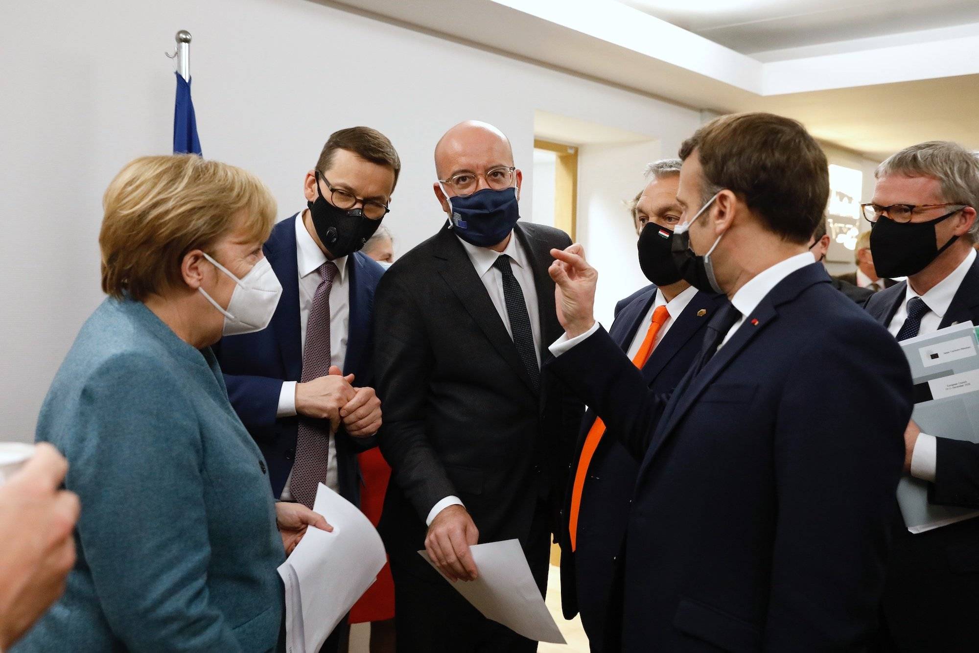 Angela Merkel, Mateusz Morawiecki, Charles Michel, Viktor Orban i Emmanuel Macron na szczycie w Brukseli