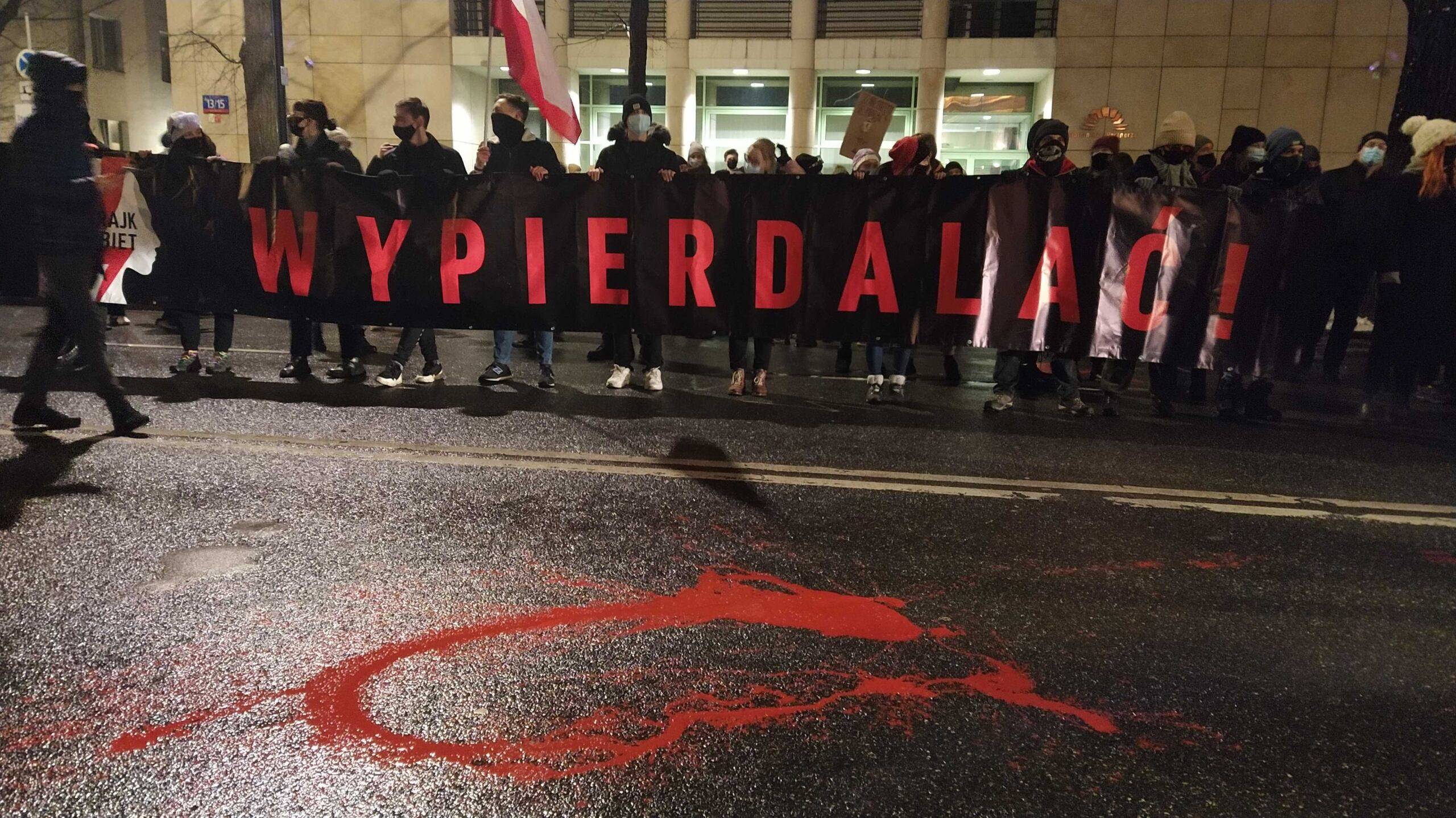 Protest przed Trybunałem Konstytucyjnym przeciwko publikacji wyroku ws. aborcji.