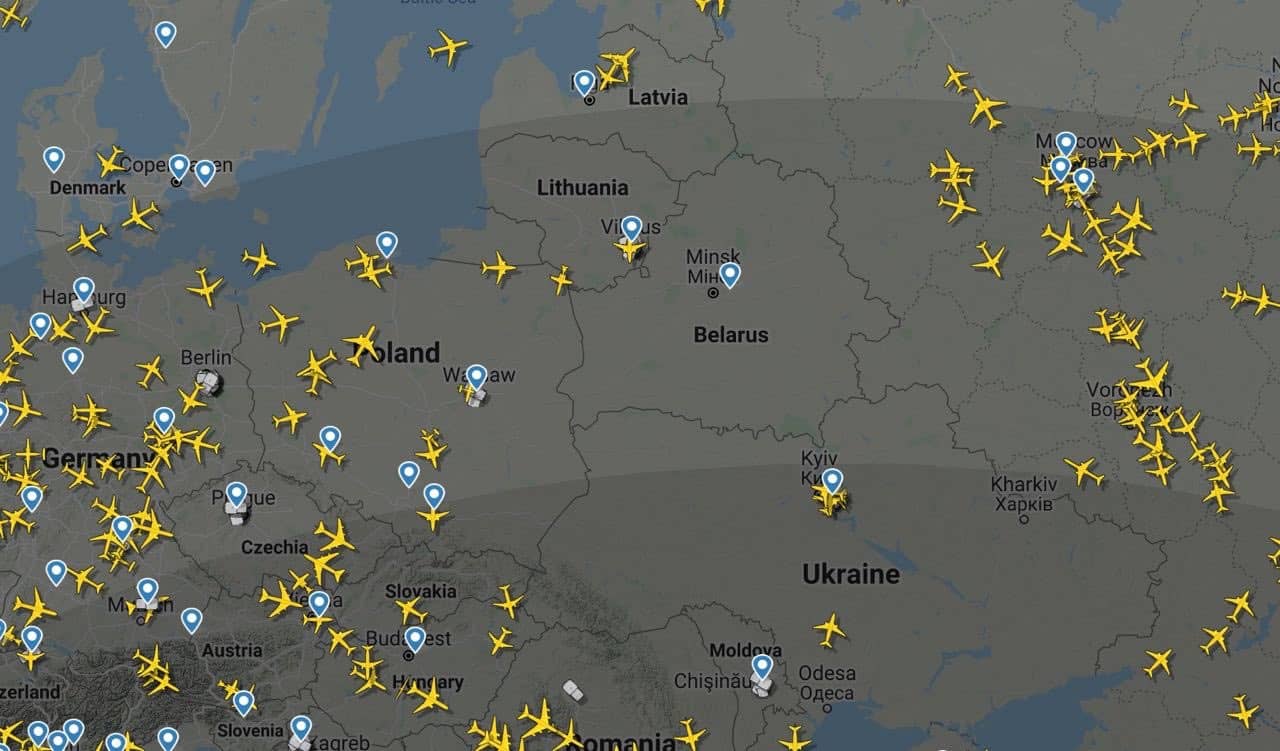 FlightRadar24 i pusta przestrzeń nad Białorusią