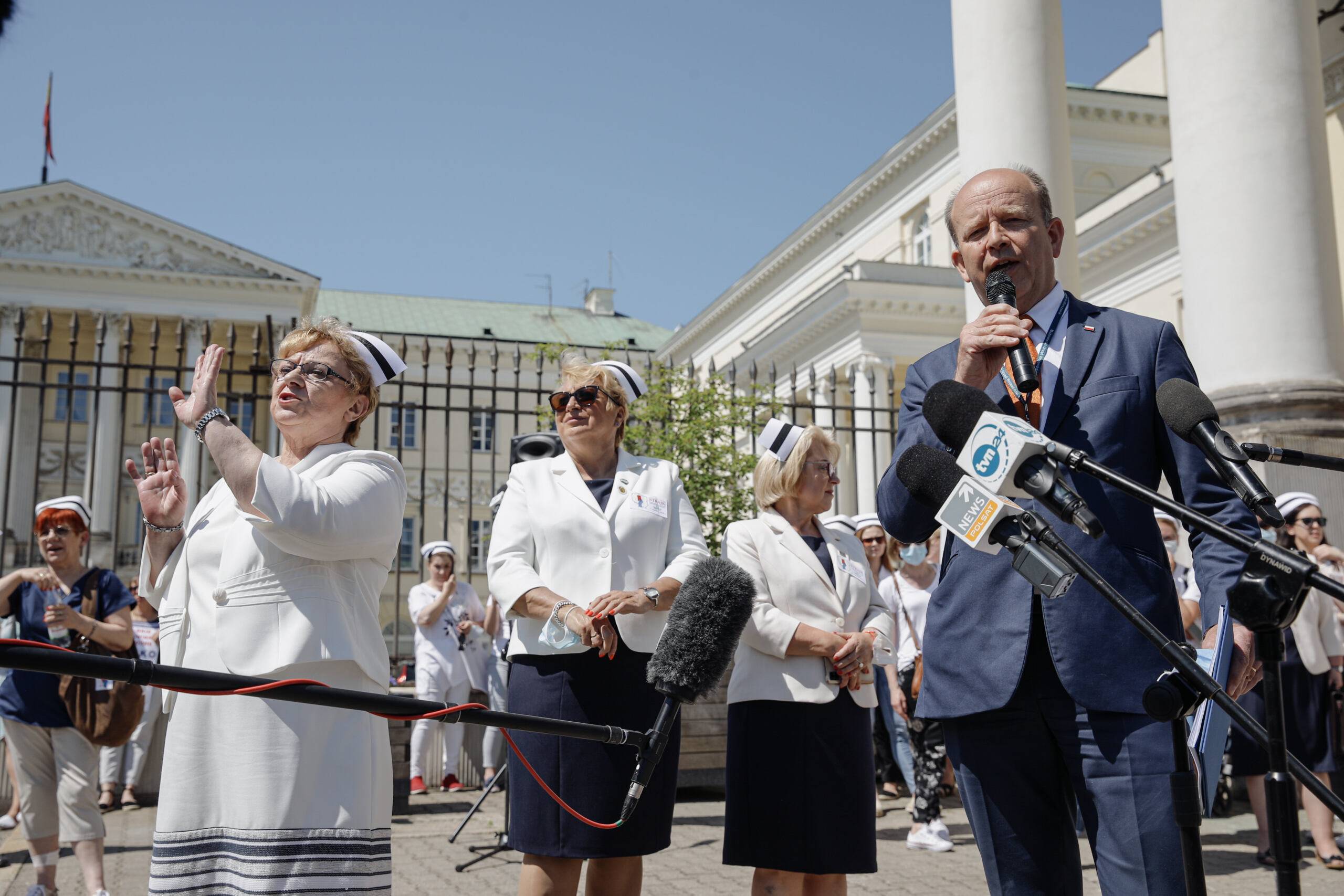 07.06.2021 Warszawa, plac Bankowy 3/5. Strajk ostrzegawczy pielegniarek i poloznych pod Urzedem Wojewodzkim w Warszawie.
Fot. Dawid Zuchowicz / Agencja Gazeta