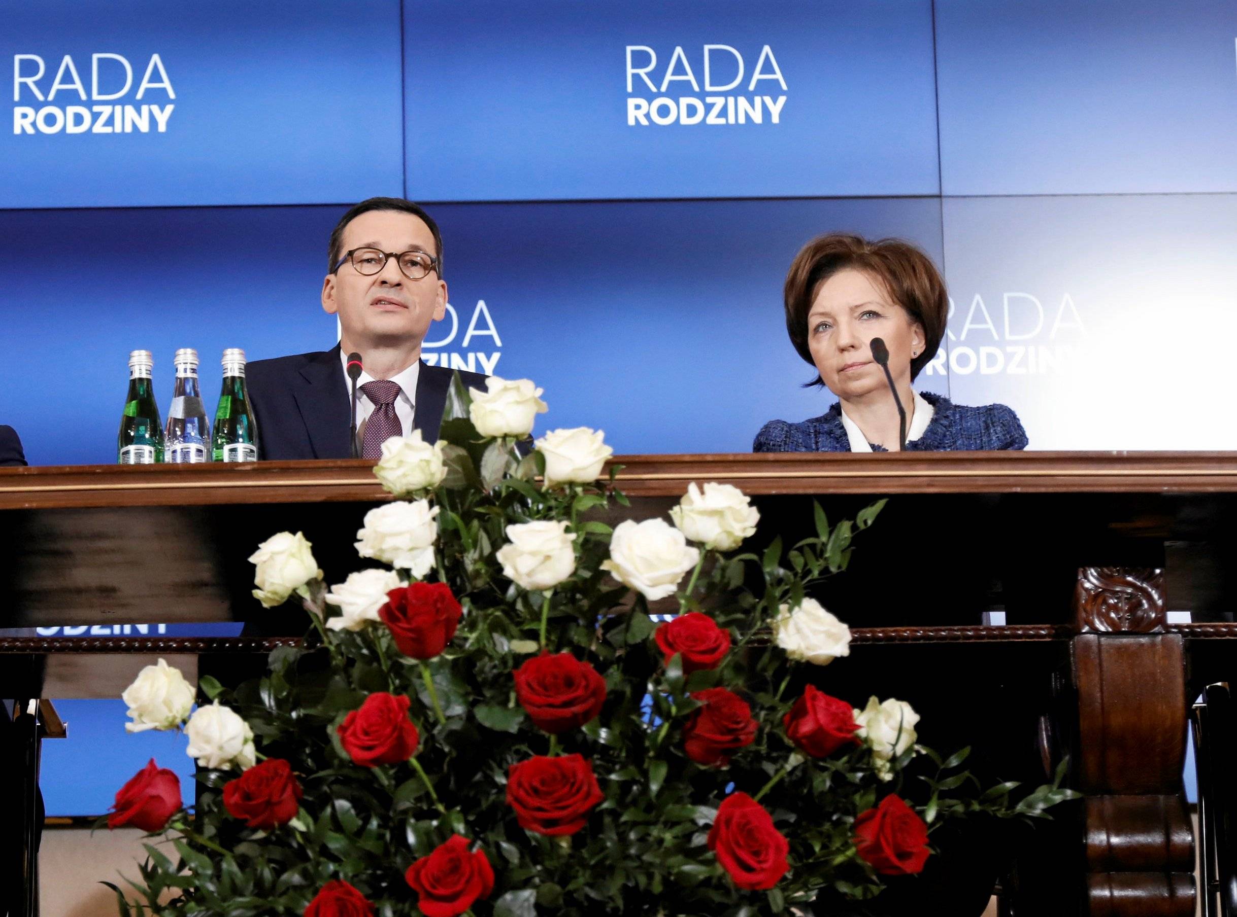 Premier Mateusz Morawiecki i minister Marlena Maląg na konferencji prasowej