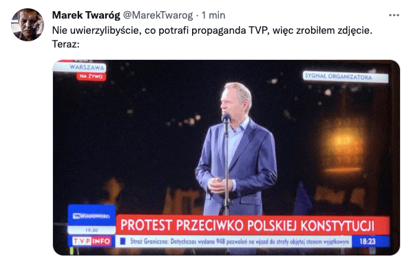 TVP relacjonuje manifestację przeciwko polexitowi.