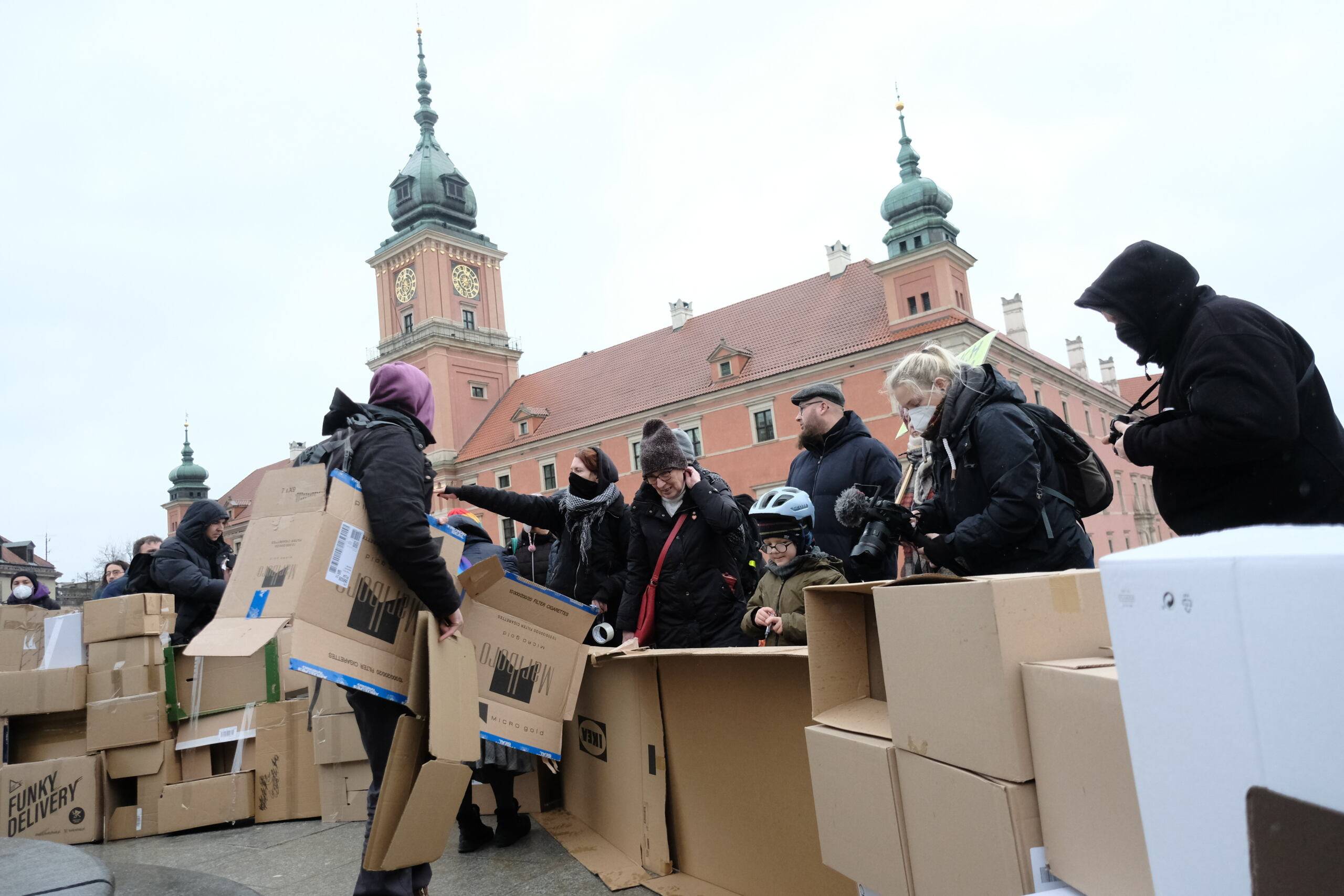 Demonstracja w Warszawie przeciwko budowie muru na wschodniej granicy Polski