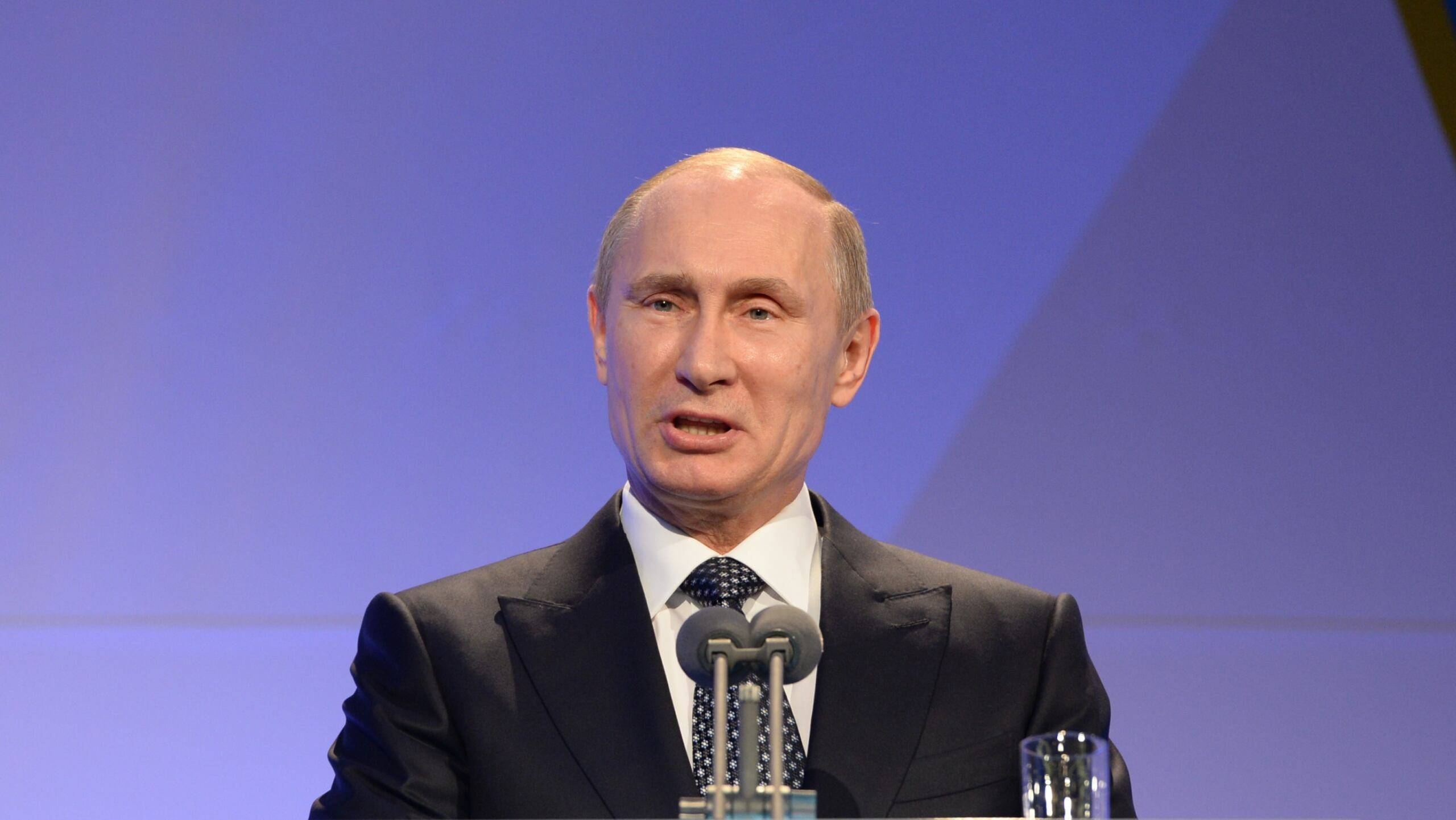 Putin przemawia. Cały czas wysyłamy Putinowi około 500 mln dolarów dziennie za energię. Najwyższy czas na embargo na ropę i gaz