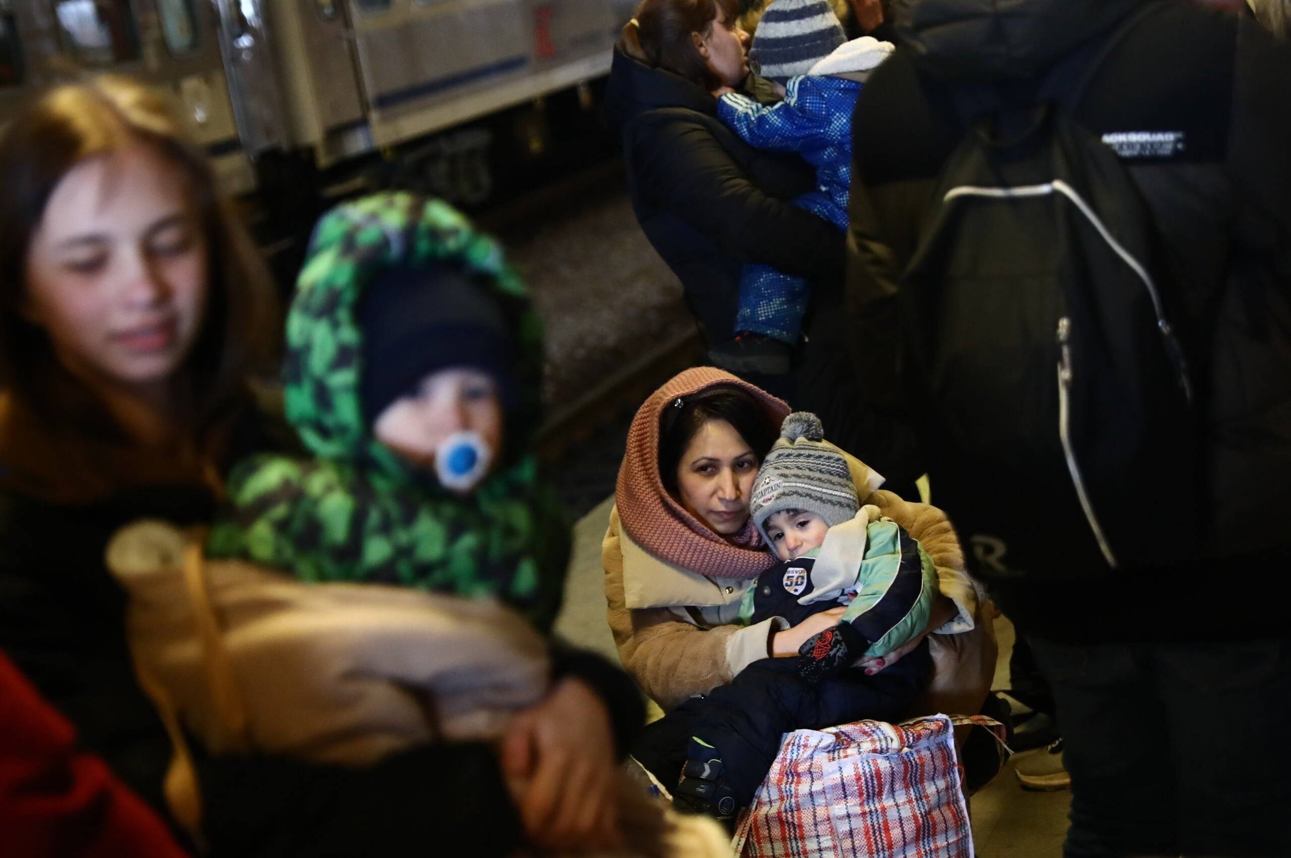 uchodźcy z Ukrainy na dworcu w Krakowie