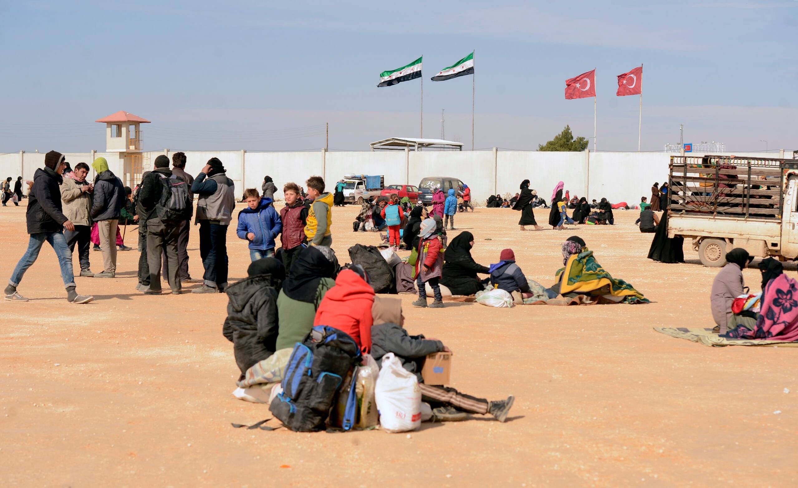 Grafika do artykułu "Karawana światła". Syryjscy uchodźcy ruszą z Turcji w kierunku Europy? [OPRYSZEK]