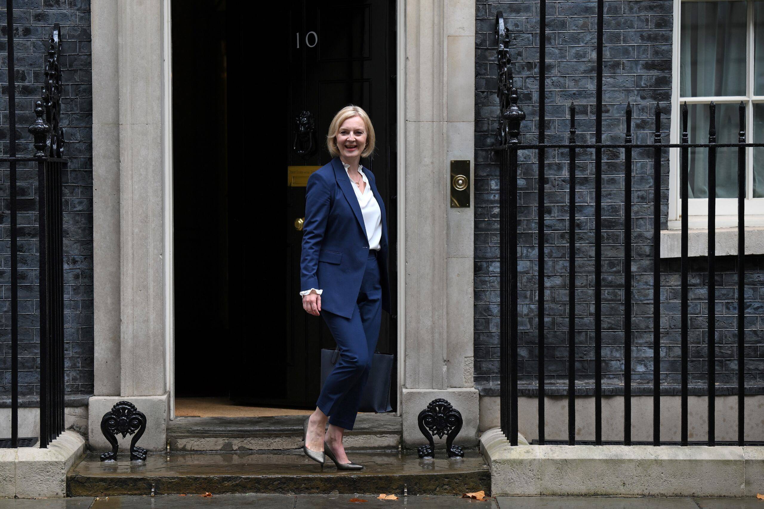 Britain's Prime Minister Liz Truss leaves from 10 Downing Street in central London on September 7, 2022, for the House of Commons to take part in her first Prime Minister's Questions (PMQs). - Britain's newly appointed Prime Minister Liz Truss unveiled her new top team as she formally took over from Boris Johnson, with no place for white men in any of the three senior-most cabinet posts for the first time ever. (Photo by Daniel LEAL / AFP)