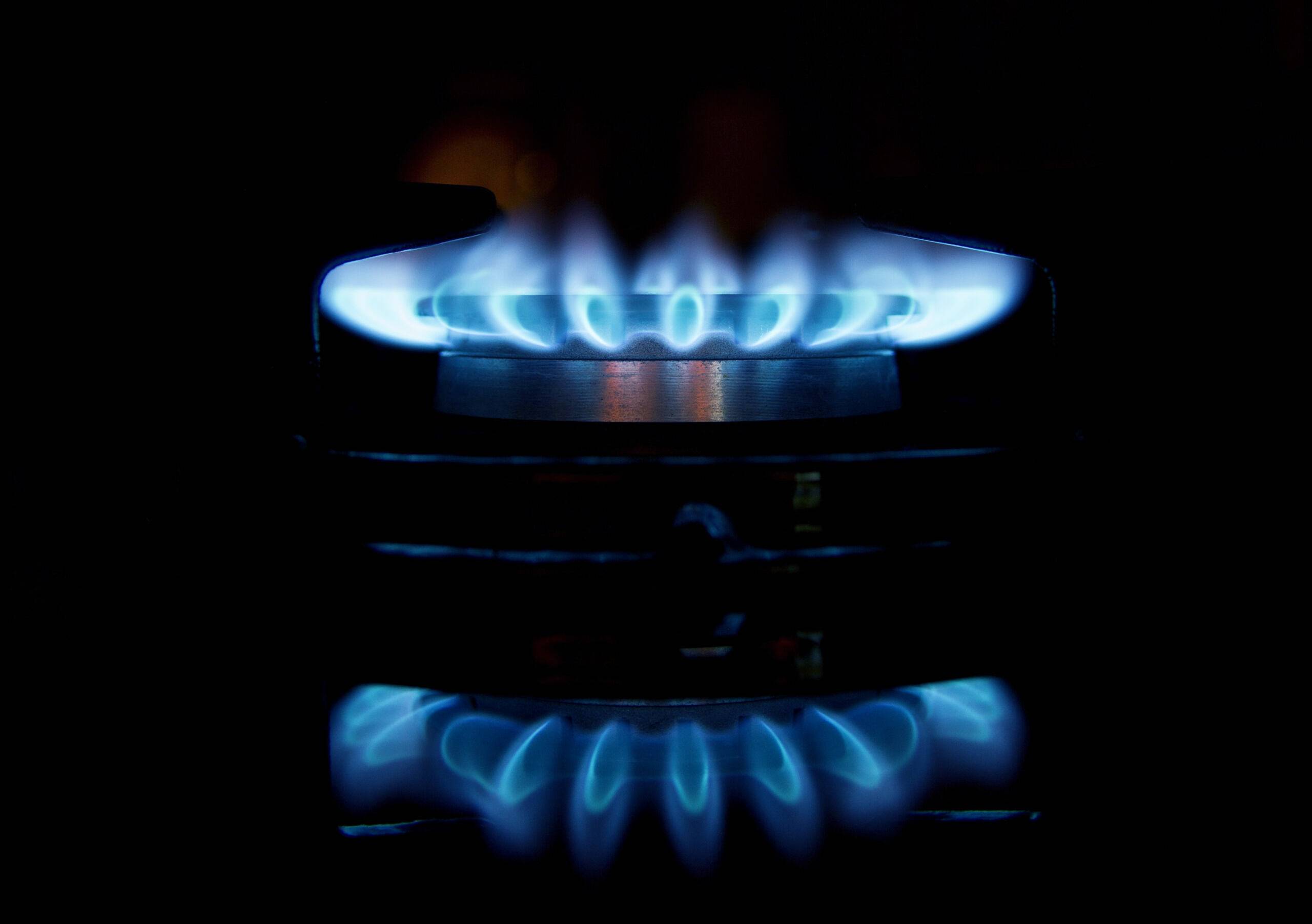 płonący palnik gazowy