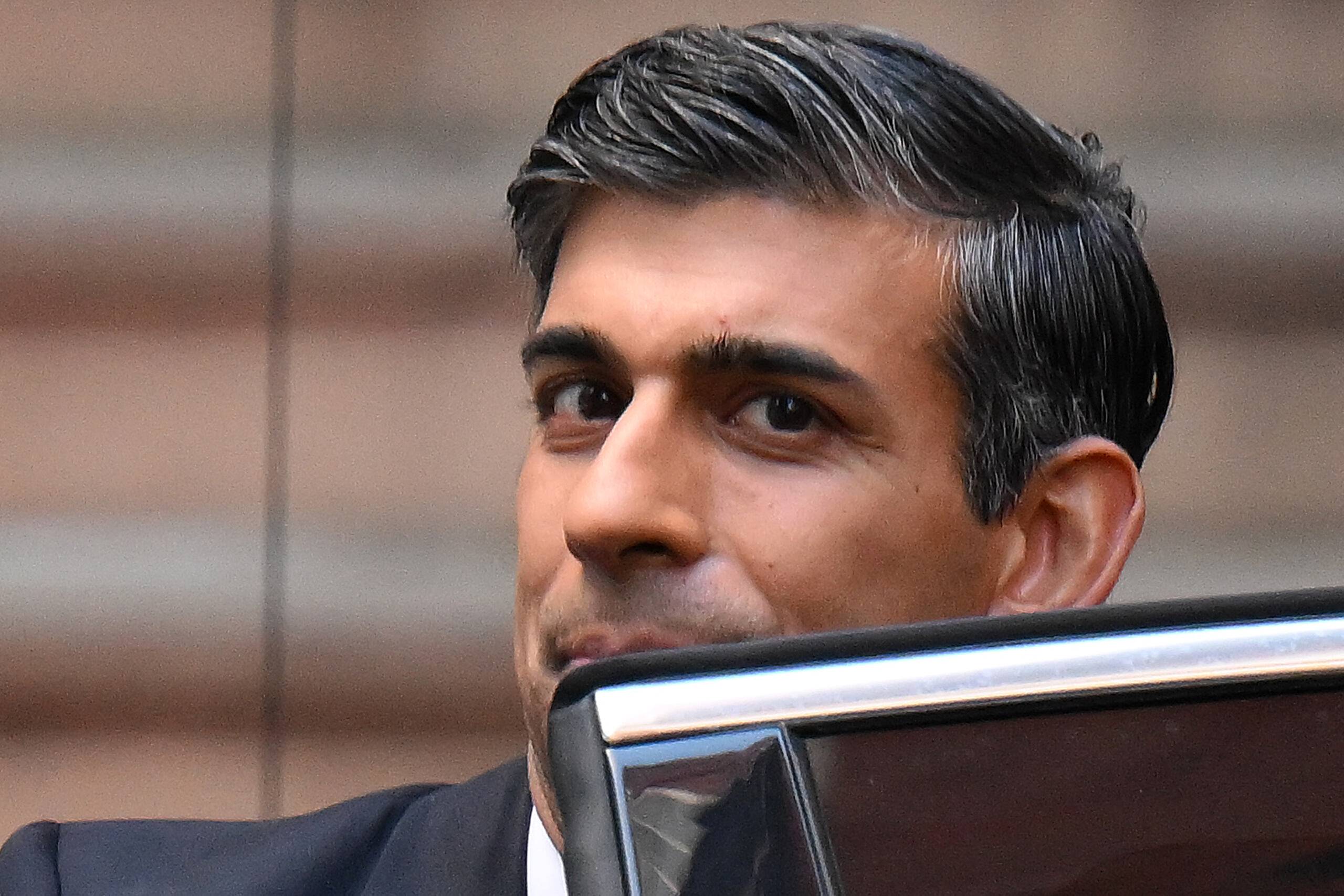 New Conservative Party leader and incoming prime minister Rishi Sunak enters a car as he leaves from Conservative Party Headquarters in central London having been announced as the winner of the Conservative Party leadership contest, on October 24, 2022. - Britain's next prime minister, former finance chief Rishi Sunak, inherits a UK economy that was headed for recession even before the recent turmoil triggered by Liz Truss. (Photo by Daniel LEAL / AFP)