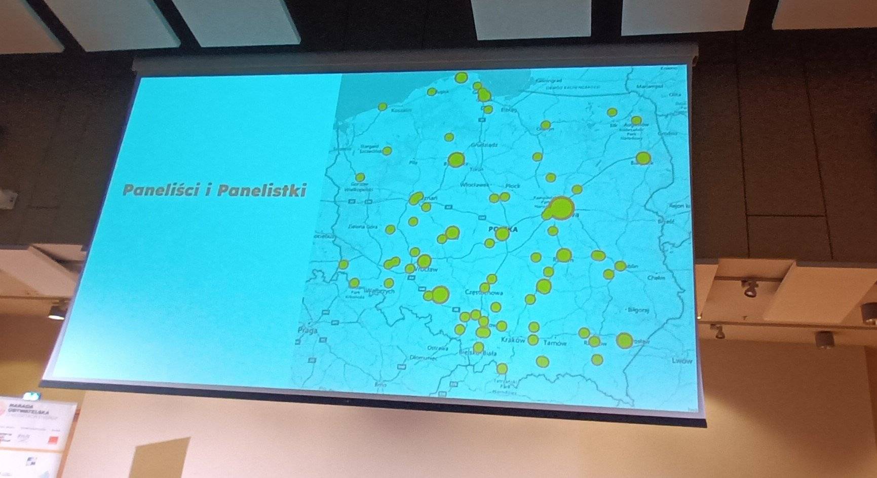 Mapa Polski z zaznaczonymi miejscami, skąd przyjechali paneliści