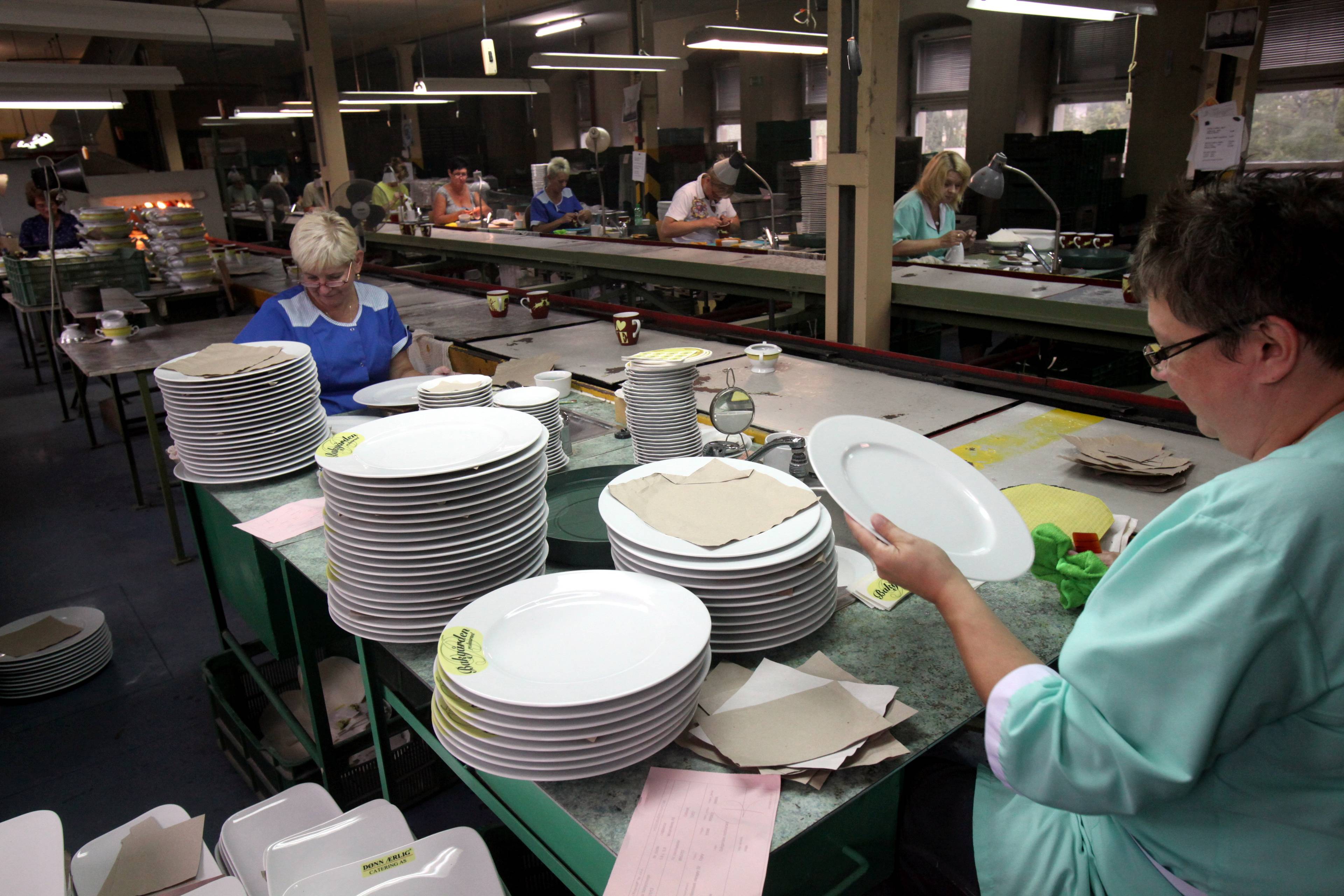 Kobiety w fabryce porcelany
