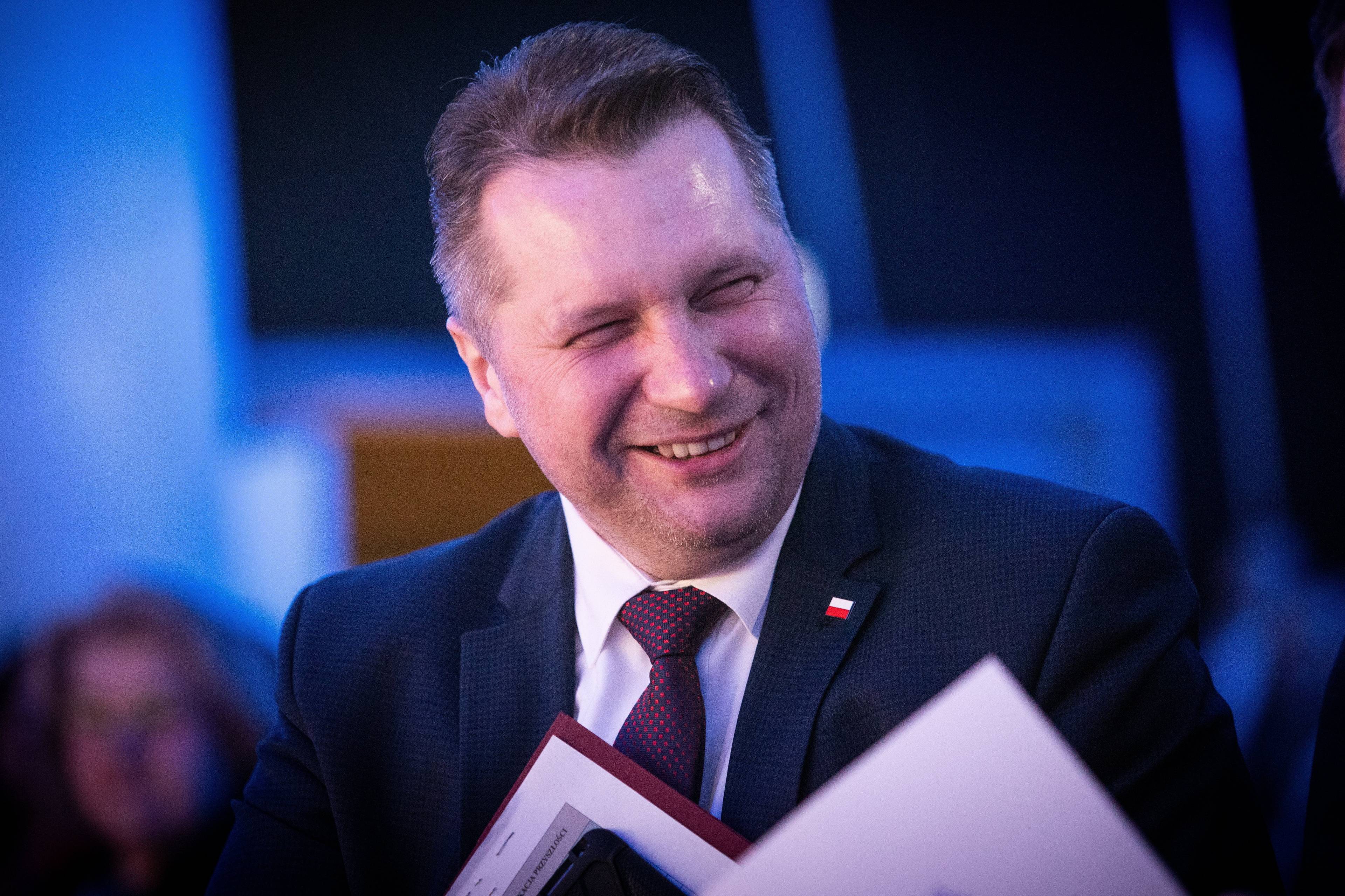 Minister Przemysław Czarnek się uśmiecha