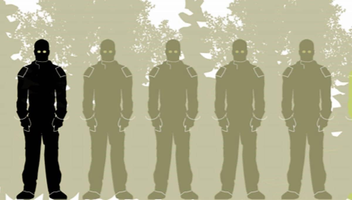 Schematyczne przedstawienie żołnierzy stojących na ścianie lasu w mundurach polowych