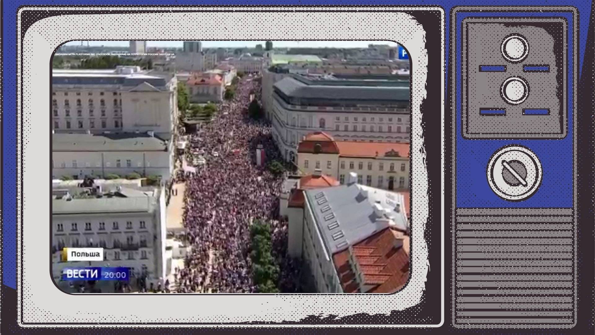 W ramce starego telewizora ujęcie z lotu ptaka tłumu maszerującego przez Warszawę. Widać napis rosyjski "Wiesti"