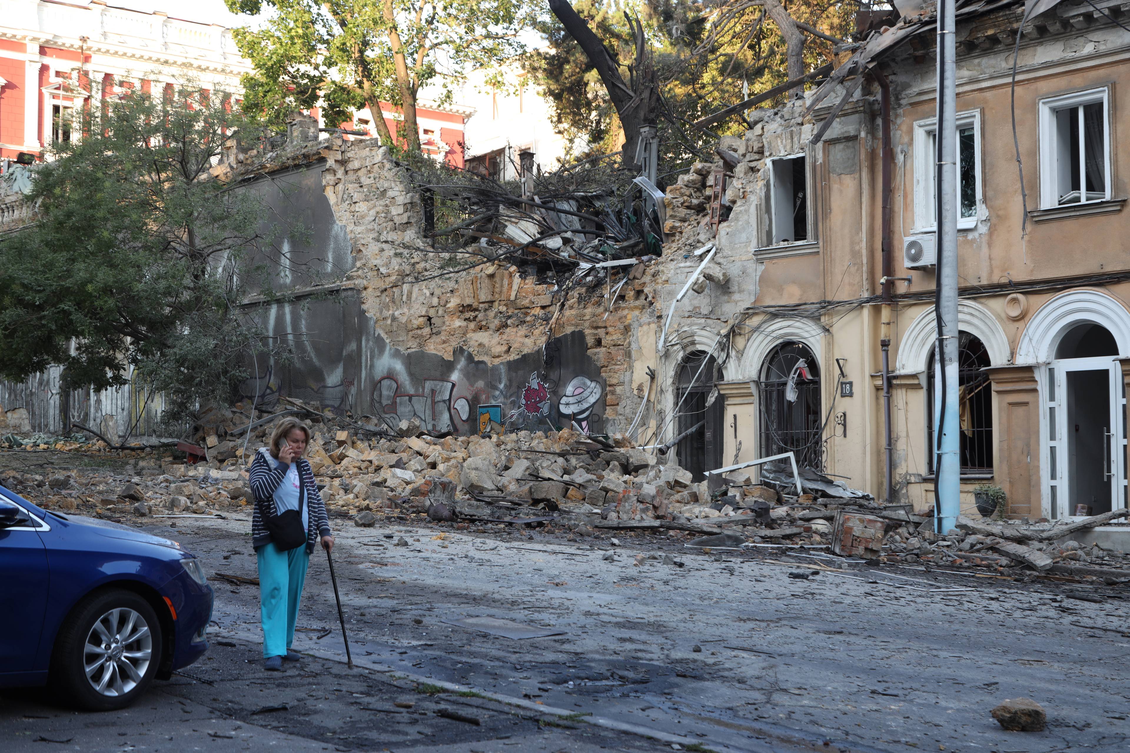 Zrujnowane ostrzałem stare miasto