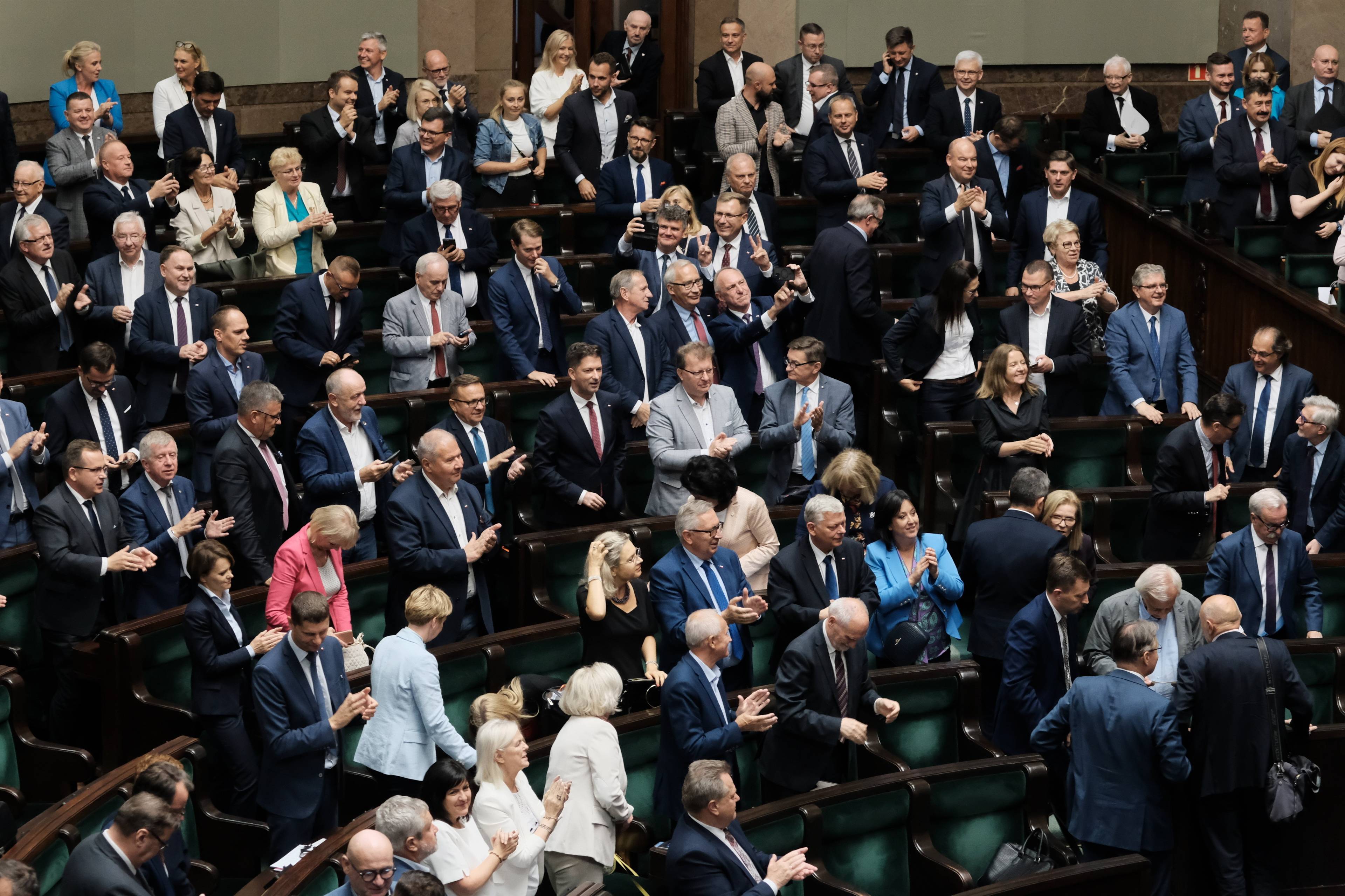 Posłowie na sali plenarnej Sejmu