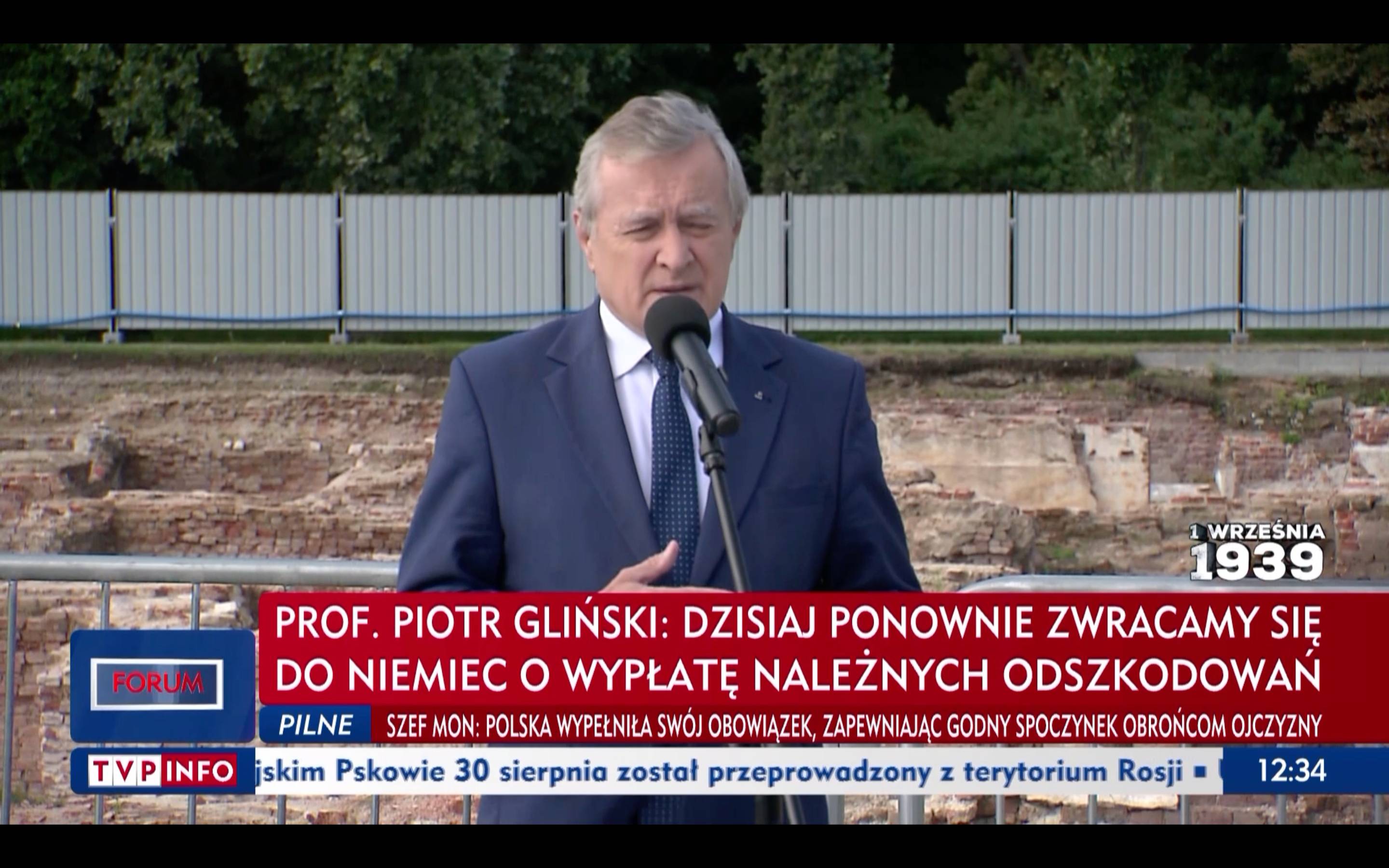 Piotr Gliński na konferecnji prasowej. Zrzut ekranu z TVP Info