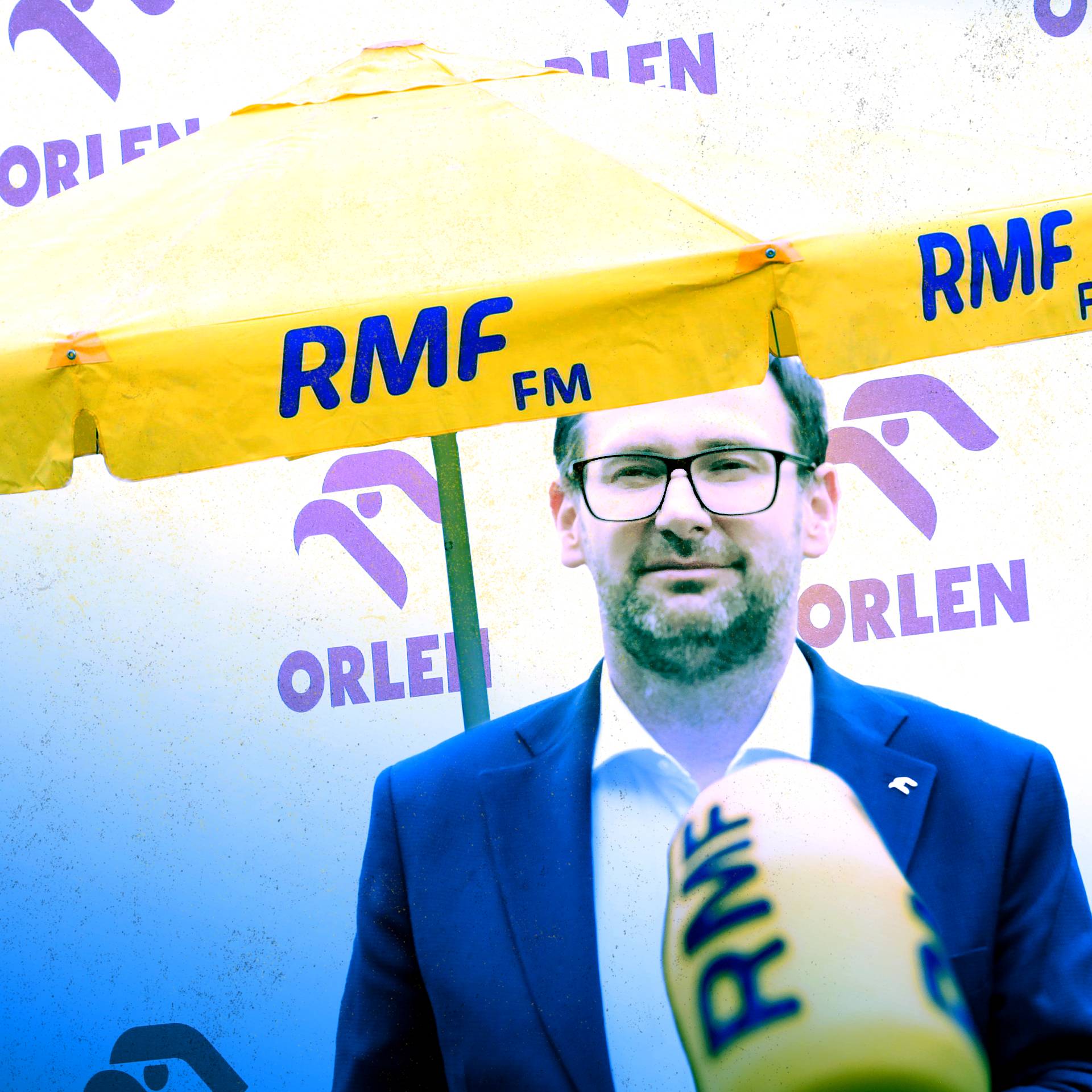 Kolaż: Daniel Obajtek pod żółtym parasolem z logo RMF FM, przed nim mikrofon RMF FM, za nim ścianka z logo Orlenu
