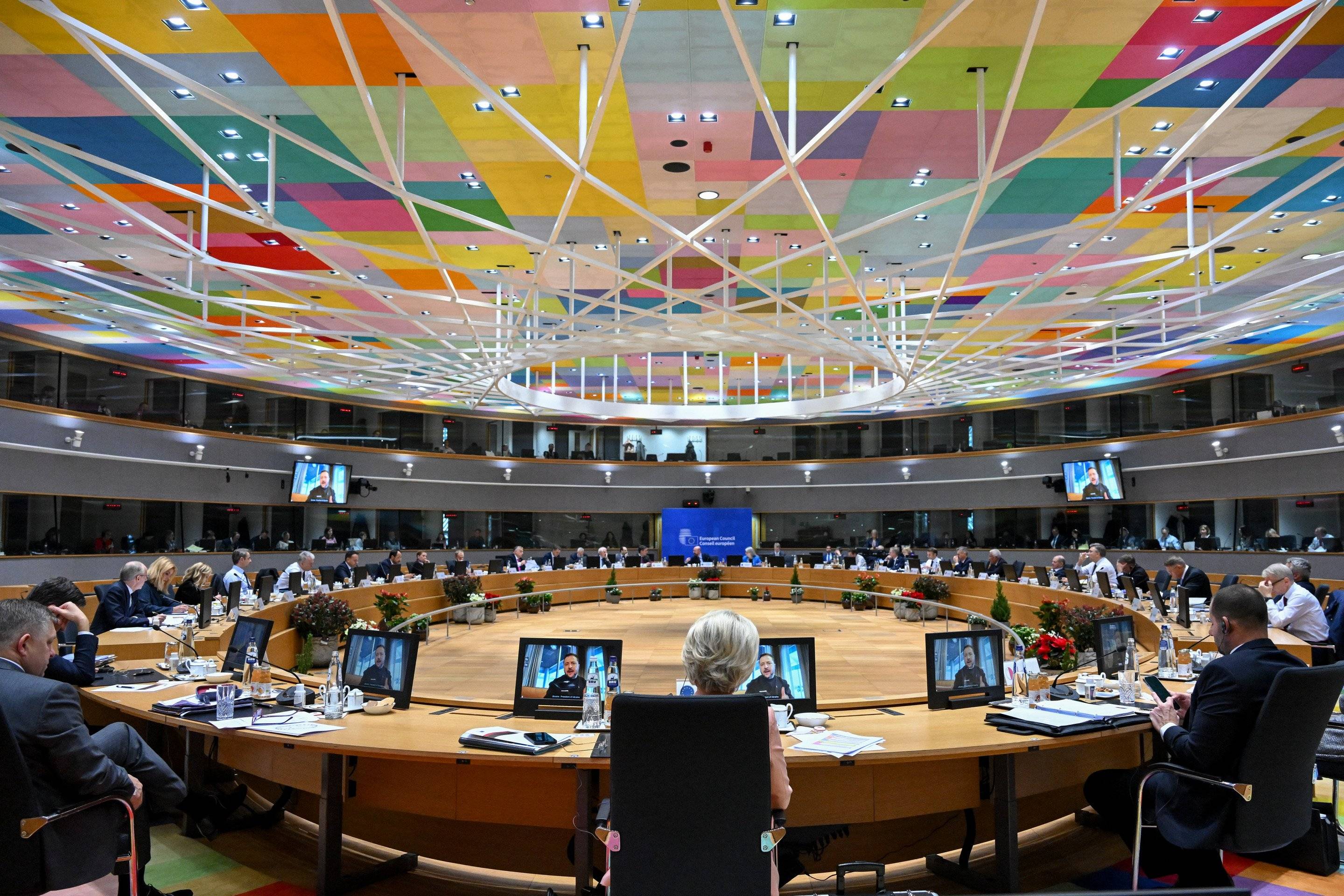 Liderzy państw członkowskich UE podczas szczytu Rady Europejskiej podjęli dziś decyzje o otwarciu negocjacji akcesyjnych z Ukrainą, Mołdawią, Bośnią i Hercegowiną oraz przyznaniu Gruzji statusu państwa członkowskiego