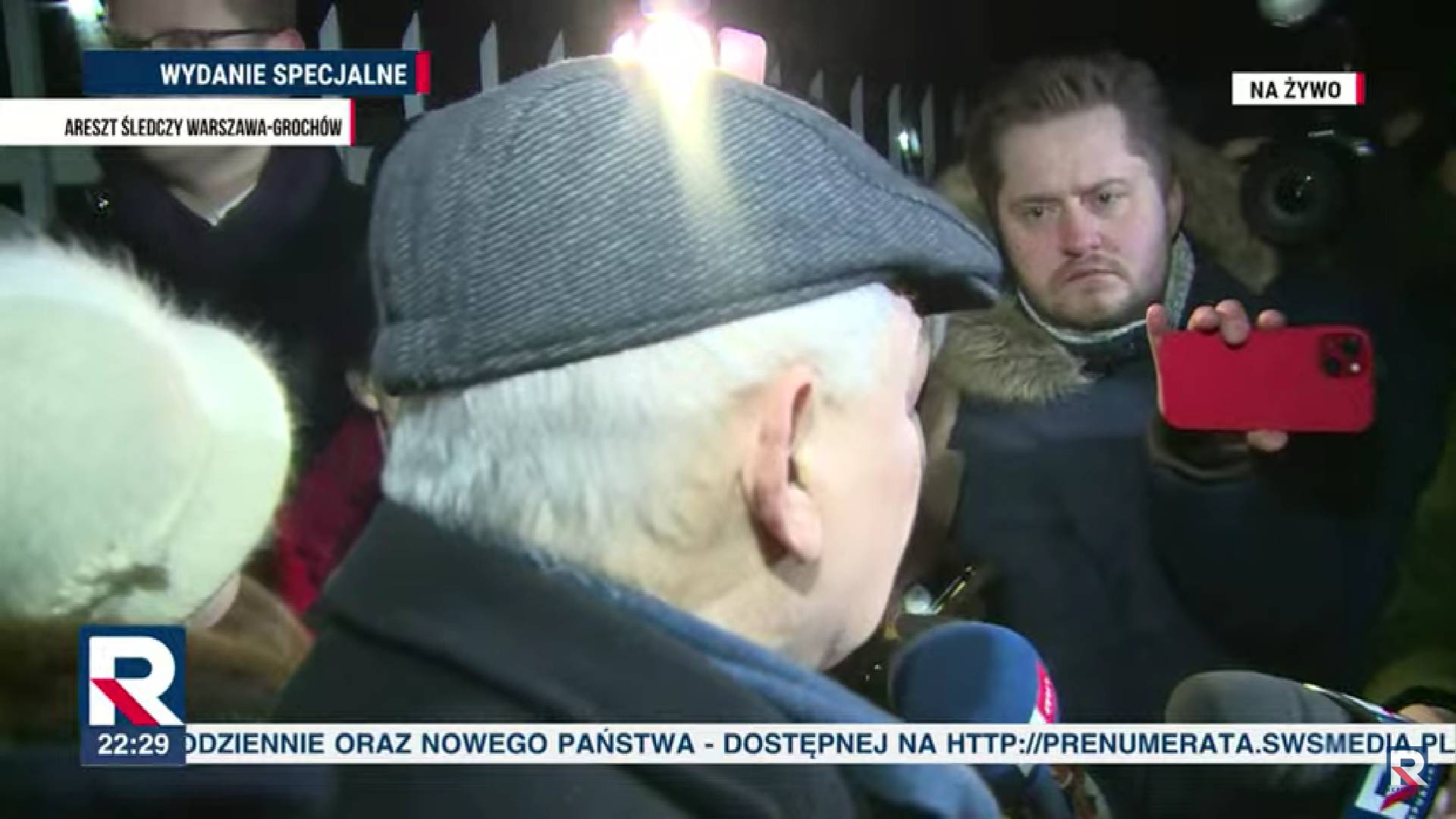 Jarosław Kaczynski mówi do dziennikarzy