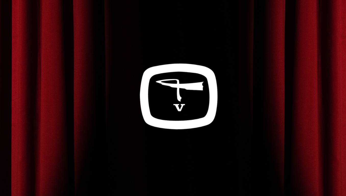 na tle czerwonej kurtyny logo teatru telewi9zji