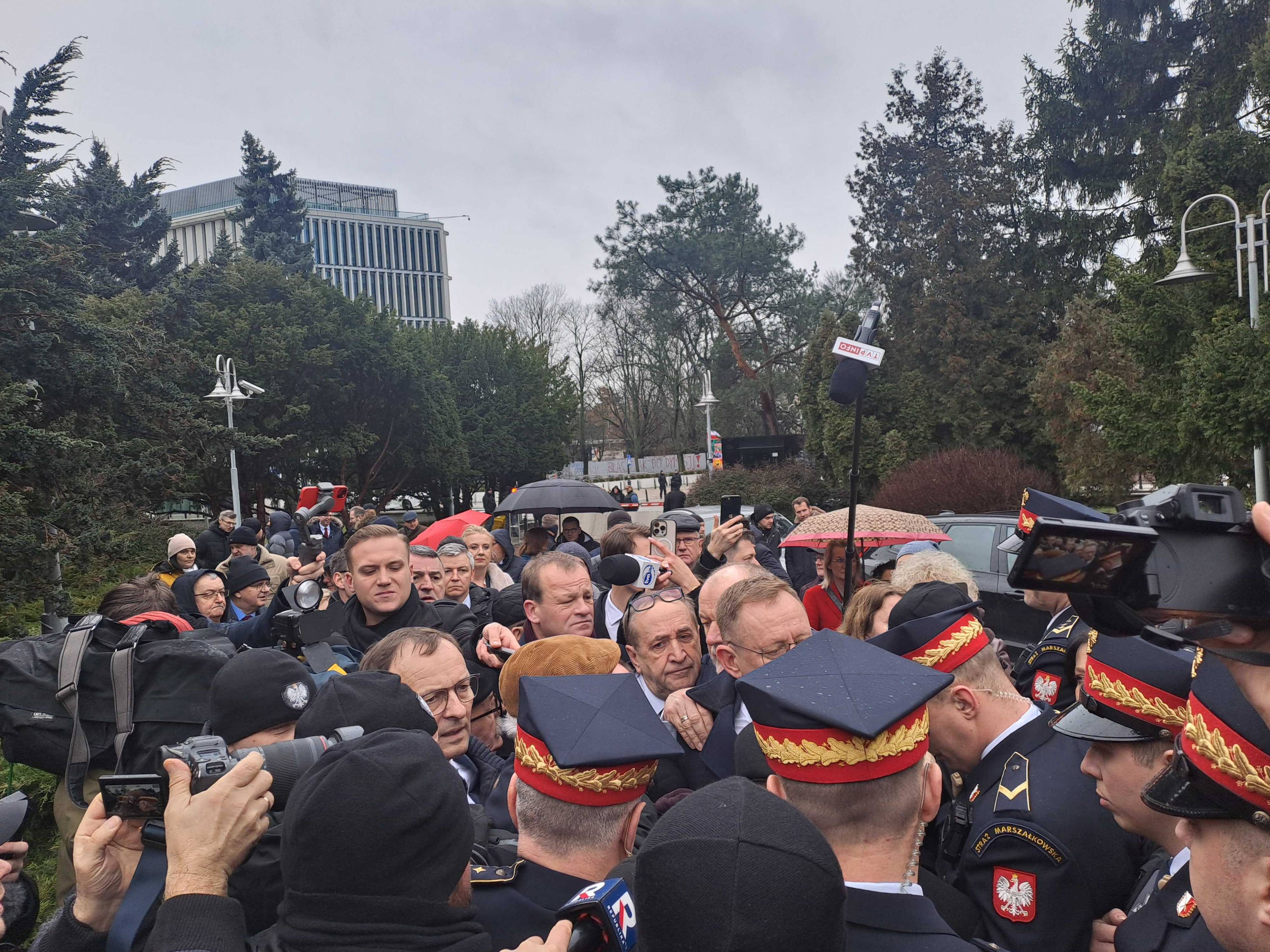 Kamiński i Wąsik próbują wejść do Sejmu