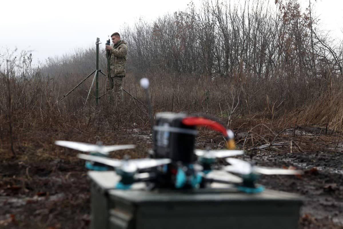 A Ukrainian FPV (first-person view) drone operator trains not far from the front line in Donetsk region on November 16, 2023, amid the Russian invasion of Ukraine. (Photo by Anatolii STEPANOV / AFP)