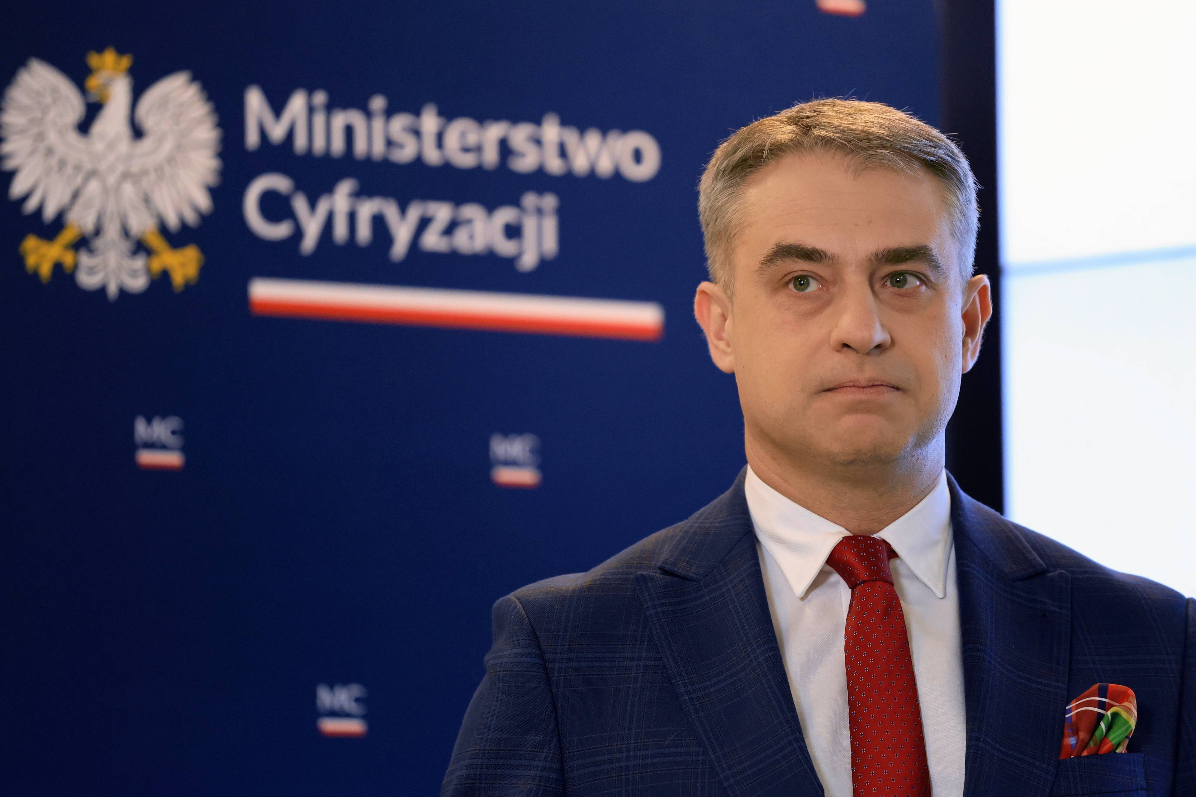 Minister cyfryzacji Krzysztof Gawkowski podczas konferencji prasowej w resorcie