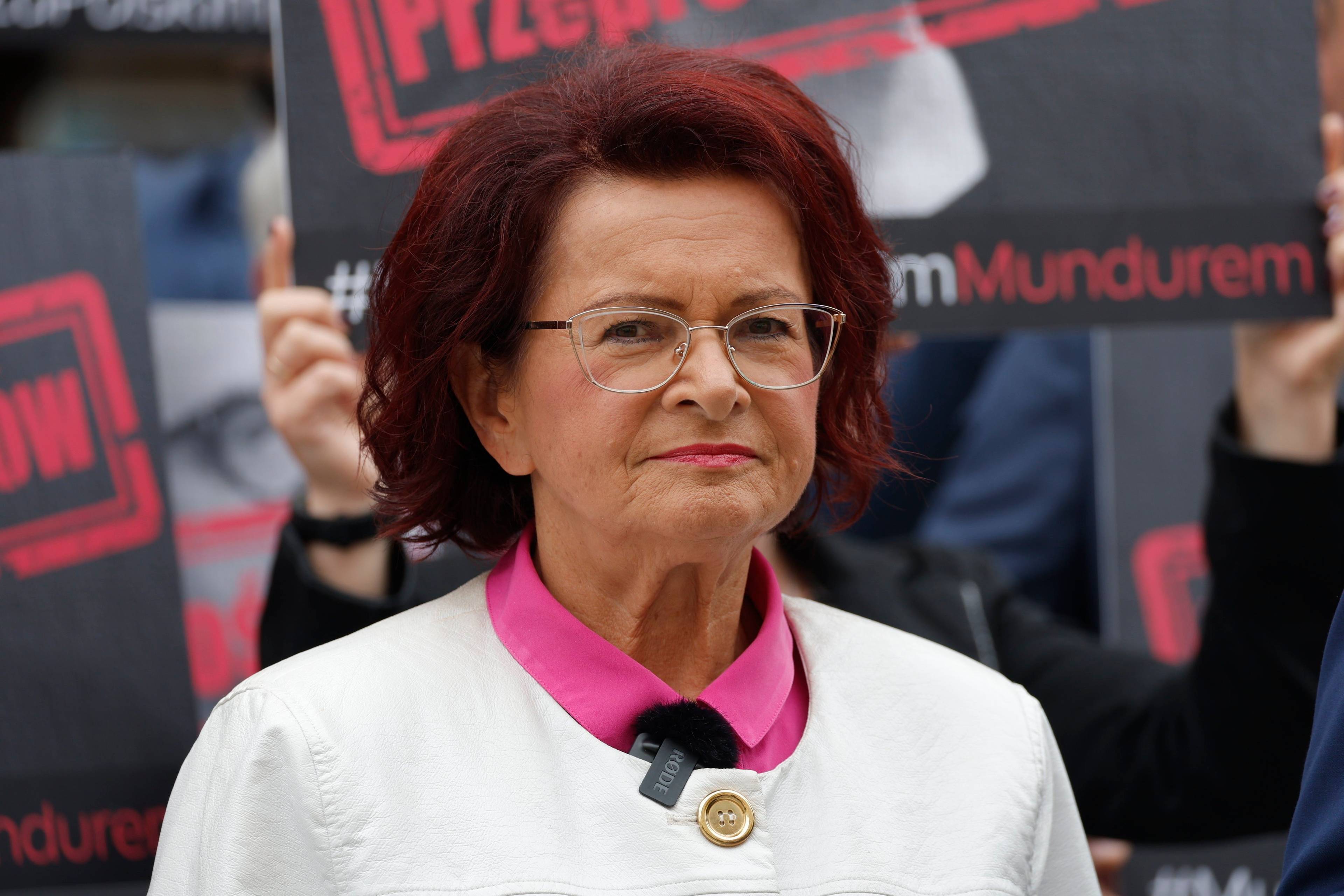 Maria Kurowska, starsza kobieta w okularach