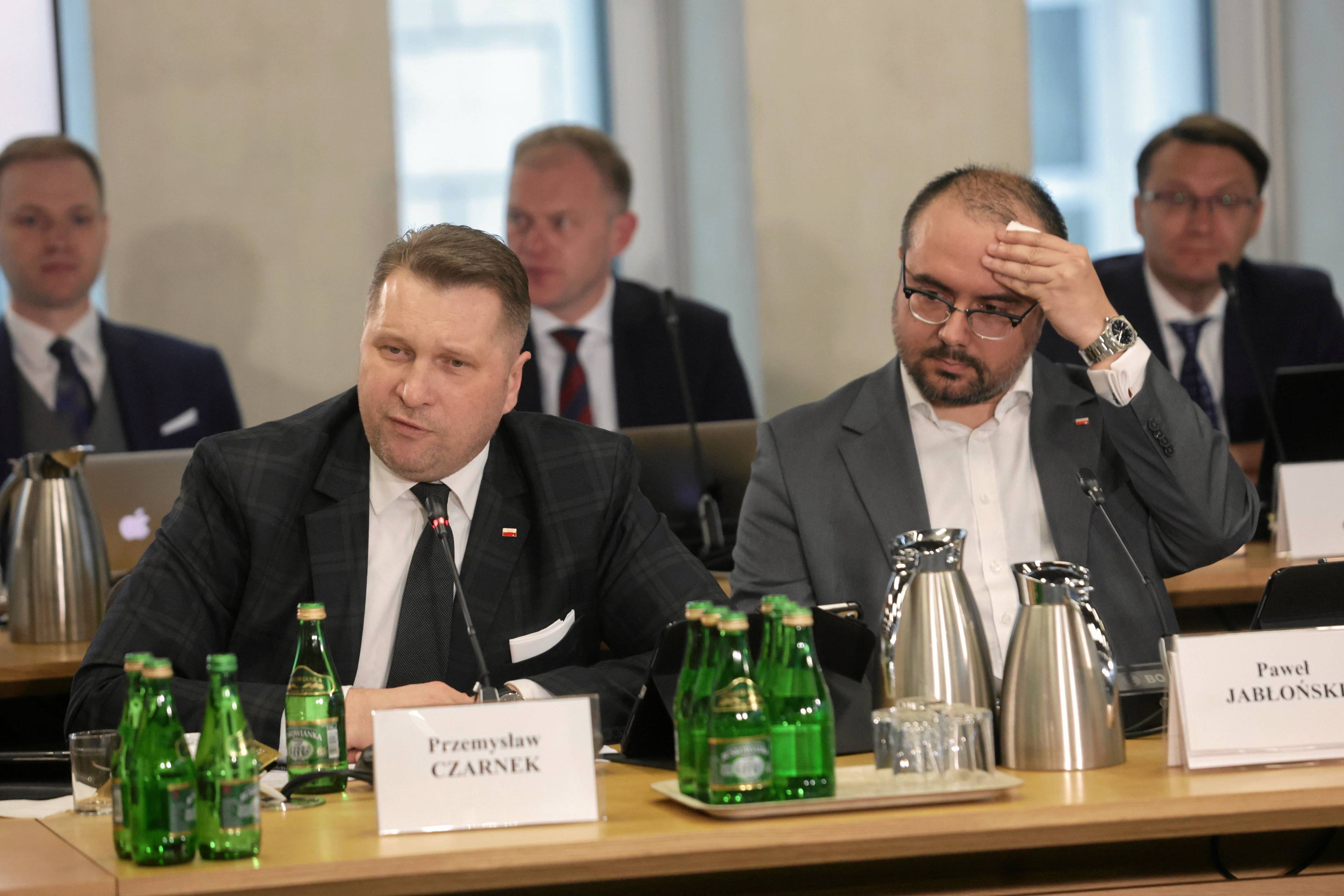 posłowie Czarnek i Jabłoński na posiedzeniu komisji
