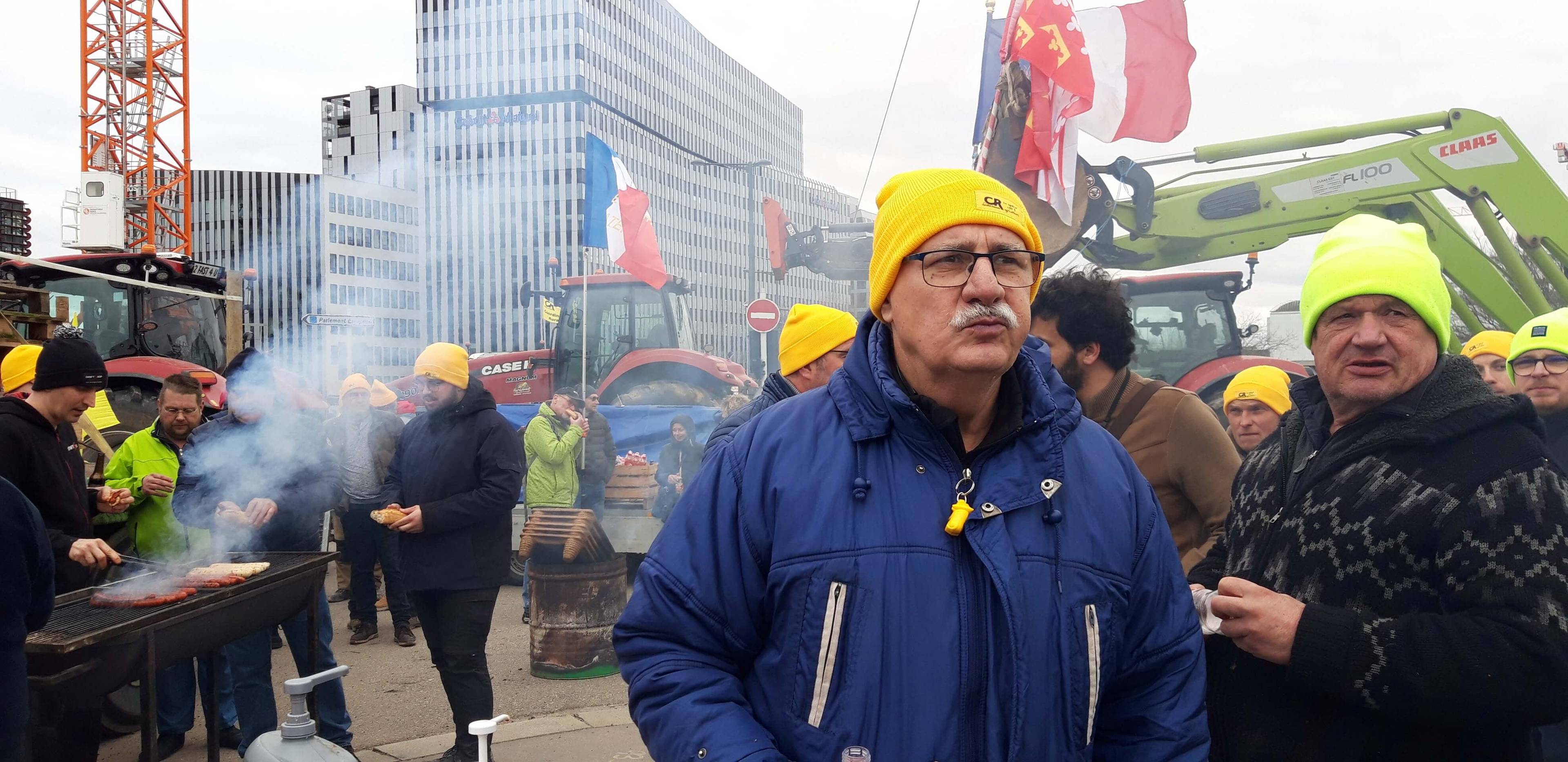 Paul Fritsch, rolnik z miejscowości Niedernai, 30 kilometrów od Strasburga. Fritsch protestuje niemal bez przerwy od 2019 roku, kiedy UE rozpoczęła planowanie i wdrażanie Europejskiego Zielonego Ładu.