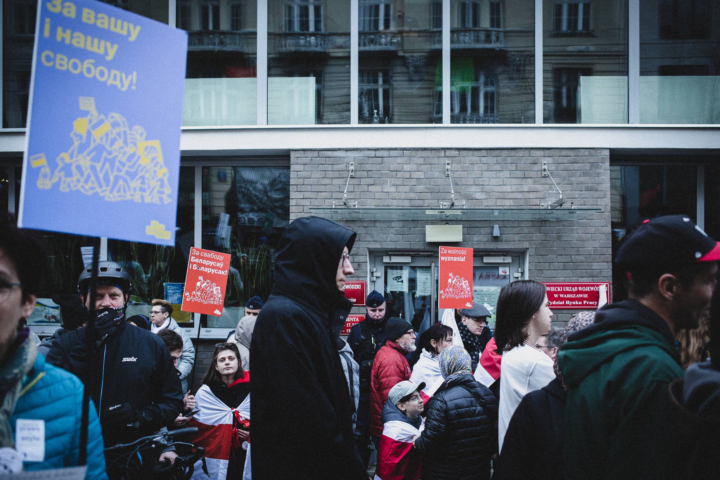Ulicami Warszawy przechodzi antyfaszystowski marsz „Za wolność naszą i waszą”