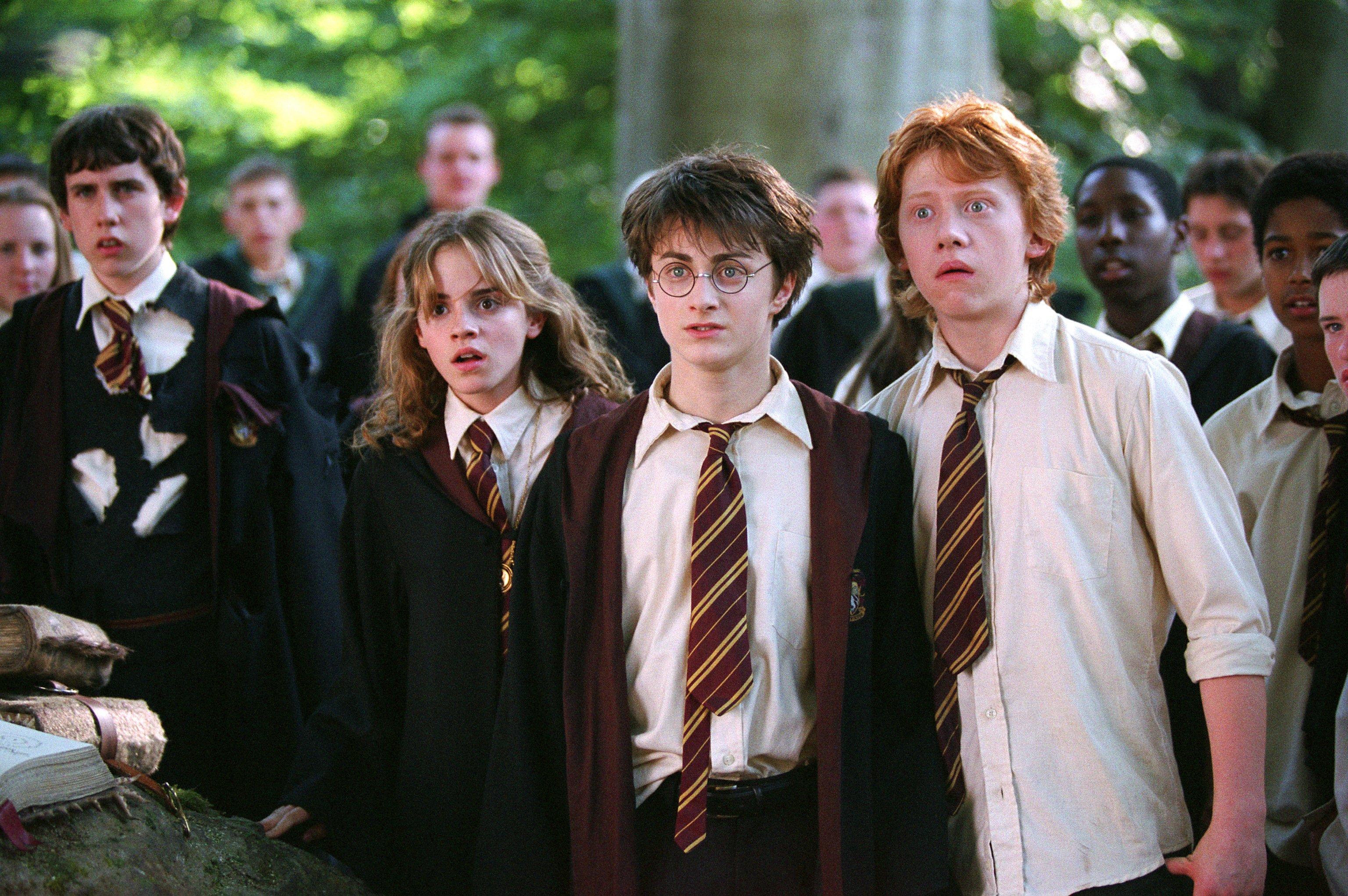 (L-r) EMMA WATSON as Hermione Granger, DANIEL RADCLIFFE as Harry Potter and RUPERT GRINT as Ron Weasley in Warner Bros. PicturesÕ fantasy ÒHarry Potter and the Prisoner of Azkaban.Ó PHOTOGRAPHS TO BE USED SOLELY FOR ADVERTISING, PROMOTION, PUBLICITY OR REVIEWS OF THIS SPECIFIC MOTION PICTURE AND TO REMAIN THE PROPERTY OF THE STUDIO. NOT FOR SALE OR REDISTRIBUTION.