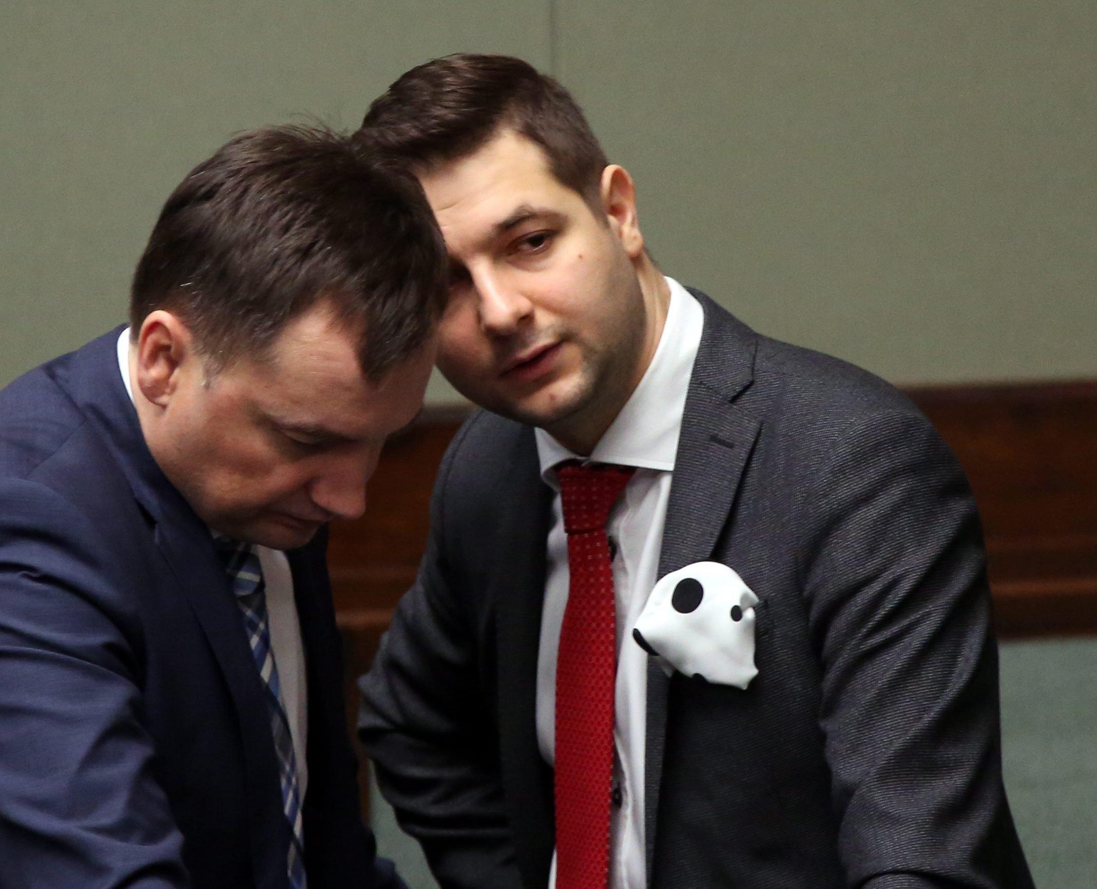 30.11.2016 Warszawa , Sejm . Minister Zbigniew Ziobro i wiceminister sprawiedliwosci Patryk Jaki podczas glosowan nad Trybunalem Konstytucyjnym .
Fot . Slawomir Kaminski / Agencja Gazeta